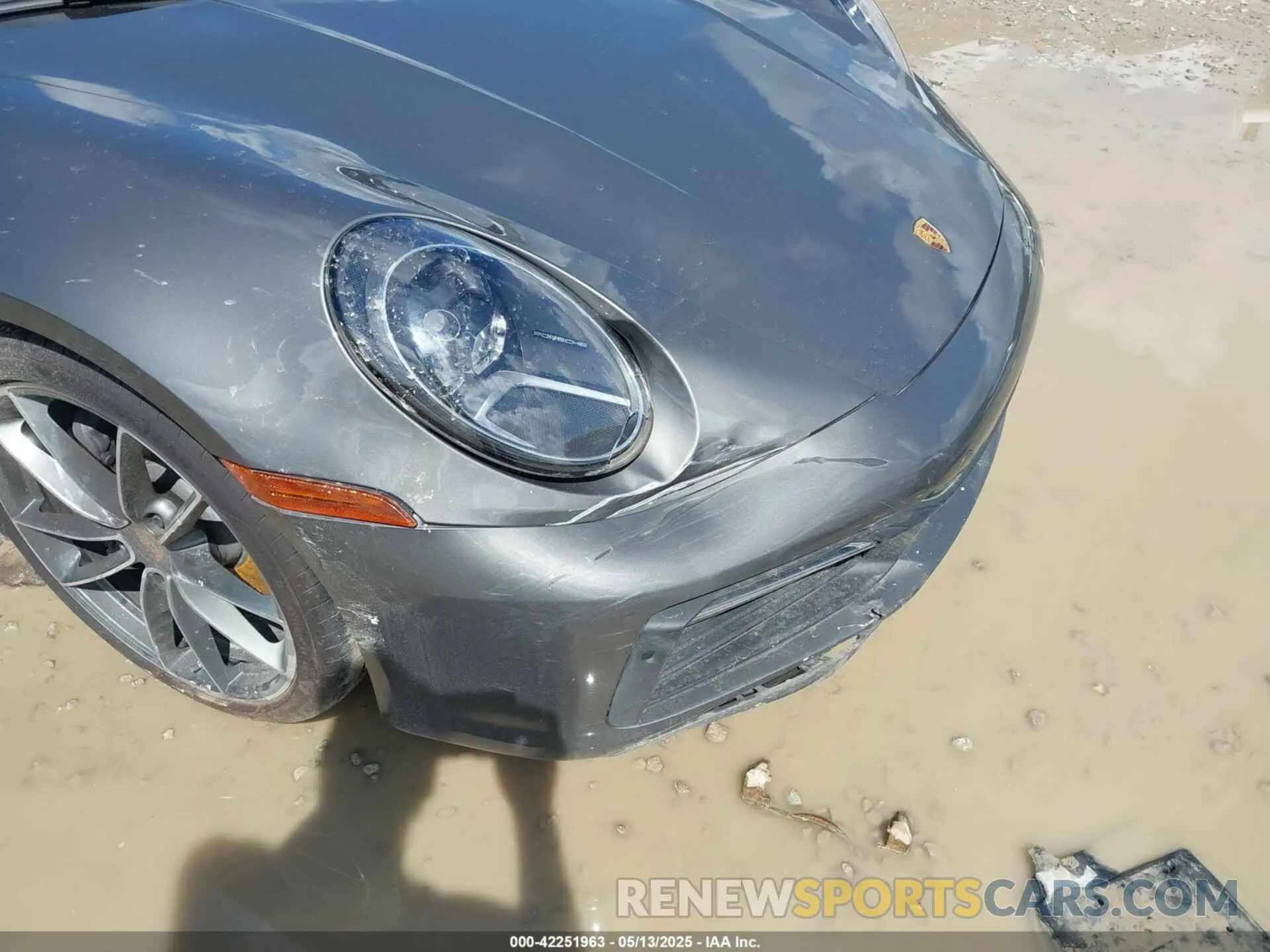 18 Photograph of a damaged car WP0CA2A98NS236295 PORSCHE 911 2022