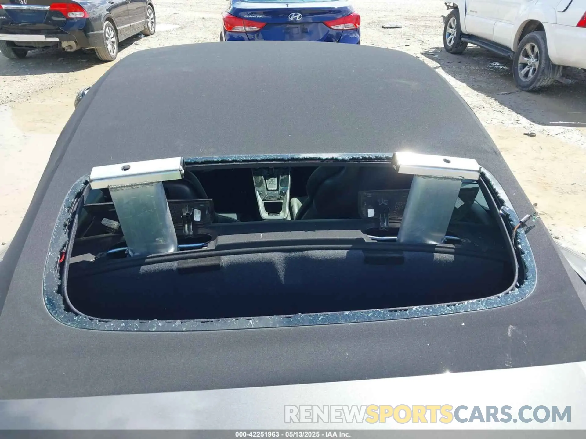 21 Photograph of a damaged car WP0CA2A98NS236295 PORSCHE 911 2022