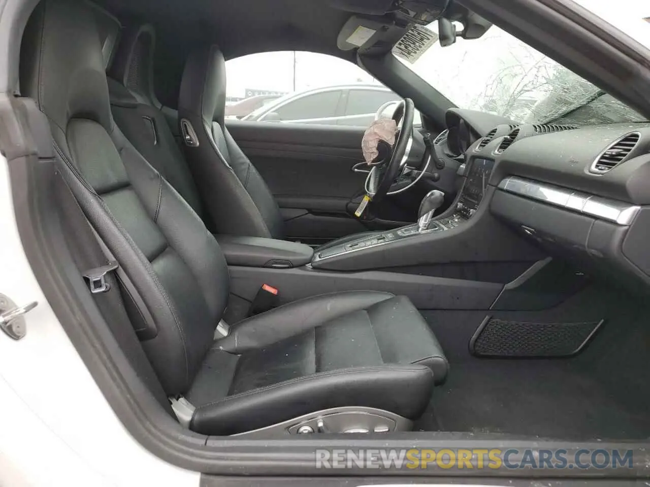 10 Photograph of a damaged car WP0CA2A80KS211040 PORSCHE BOXSTER 2019