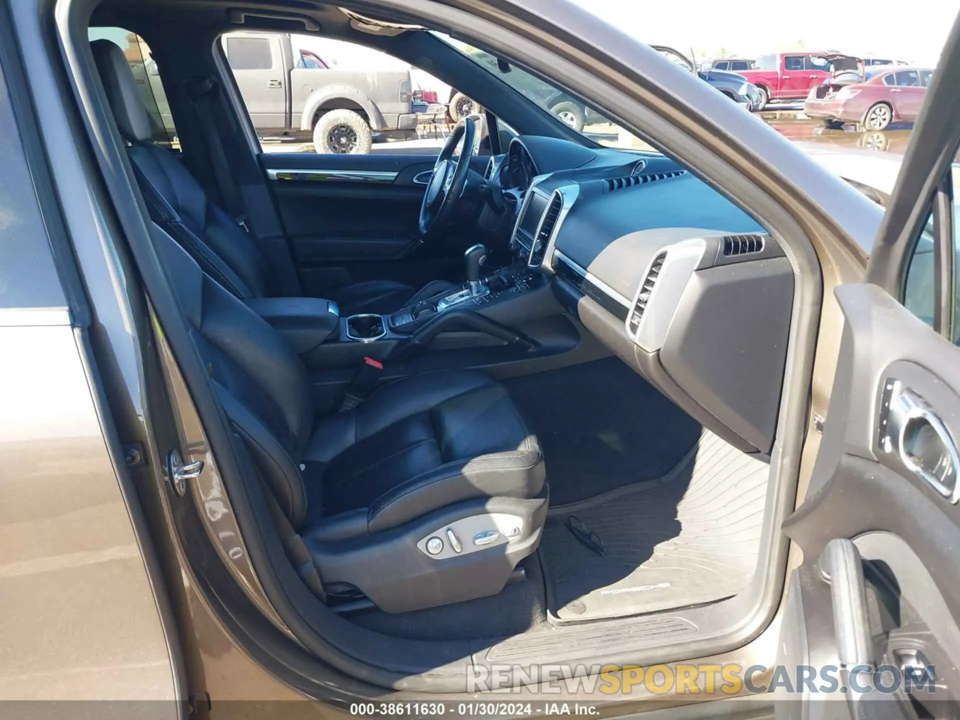 5 Photograph of a damaged car WP1AF2A26ELA38979 PORSCHE CAYENNE 2014