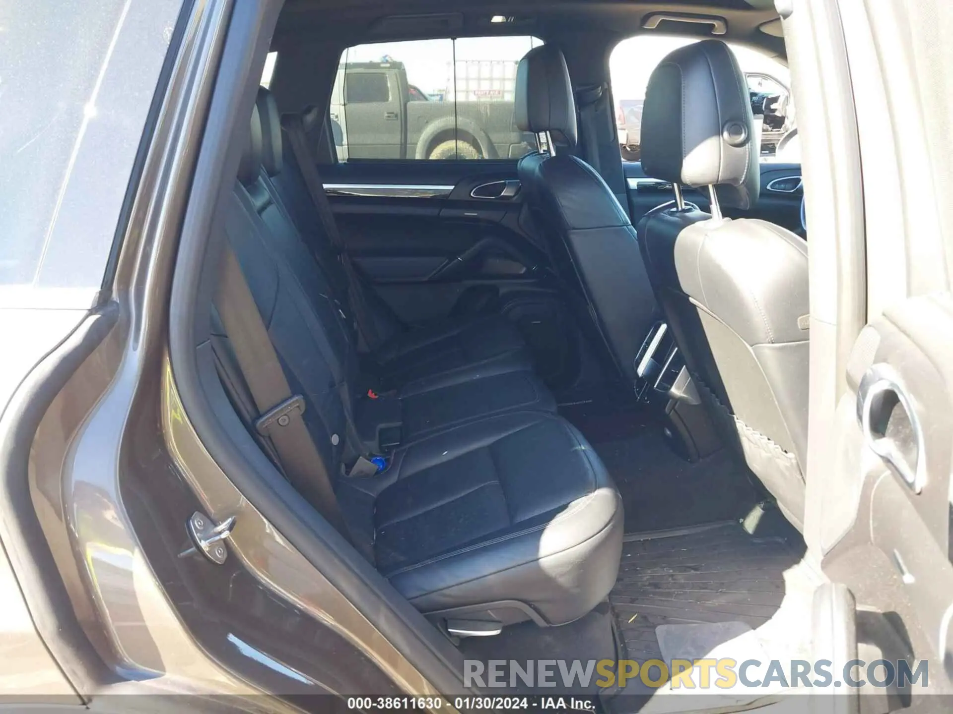 8 Photograph of a damaged car WP1AF2A26ELA38979 PORSCHE CAYENNE 2014