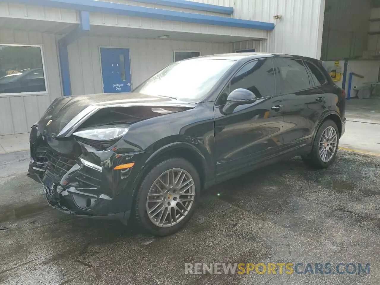 1 Photograph of a damaged car WP1AA2A24HKA80608 PORSCHE CAYENNE 2017