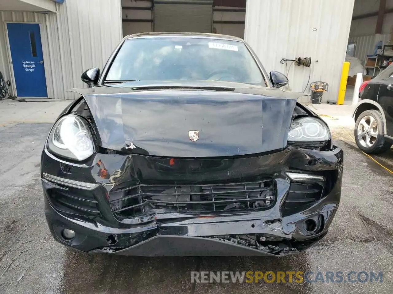 5 Photograph of a damaged car WP1AA2A24HKA80608 PORSCHE CAYENNE 2017