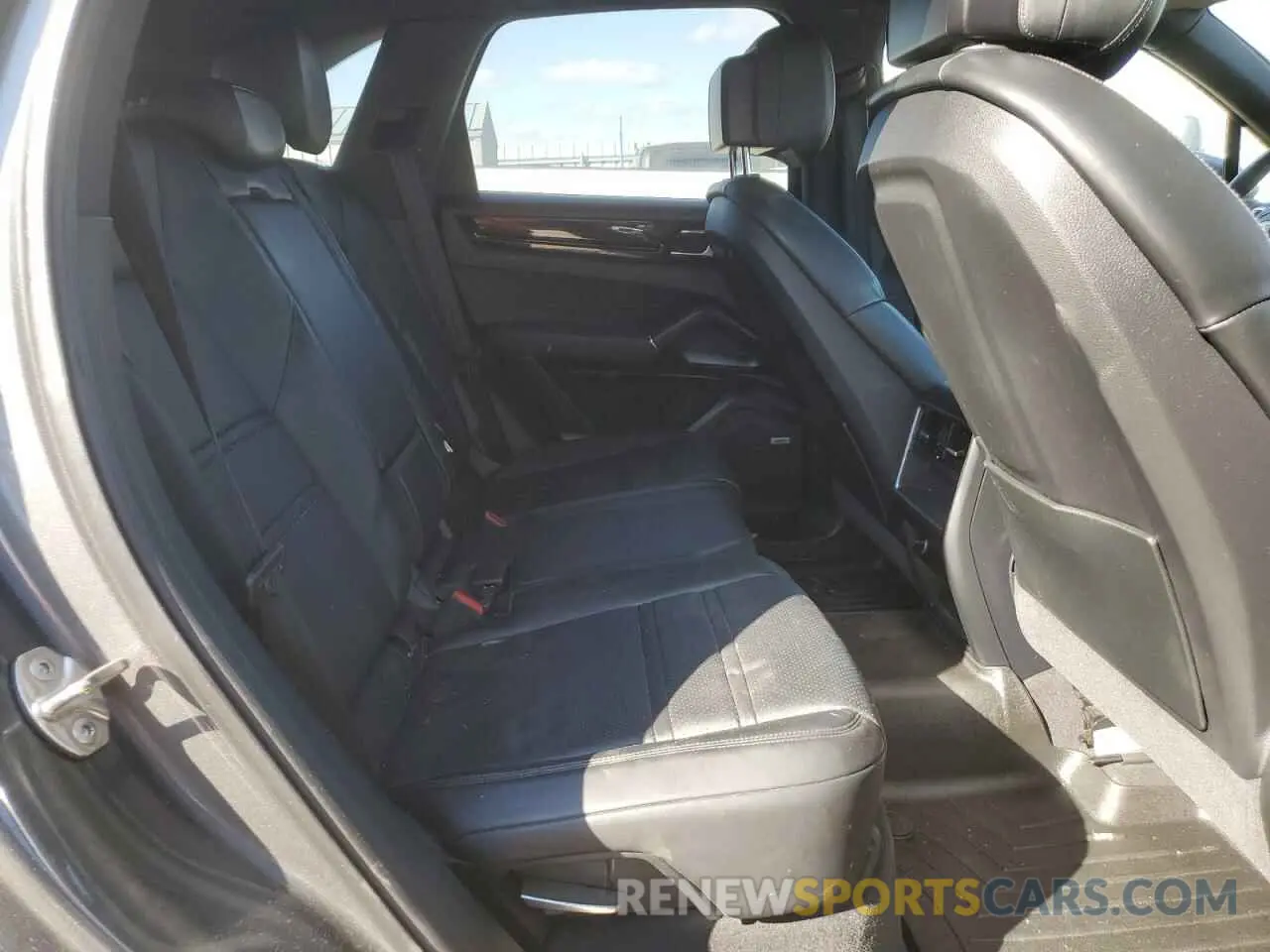 11 Photograph of a damaged car WP1AA2AY2KDA18155 PORSCHE CAYENNE 2019
