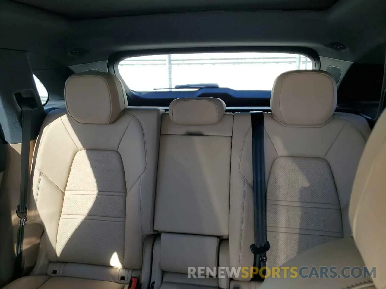 10 Photograph of a damaged car WP1AA2AY2KDA19287 PORSCHE CAYENNE 2019