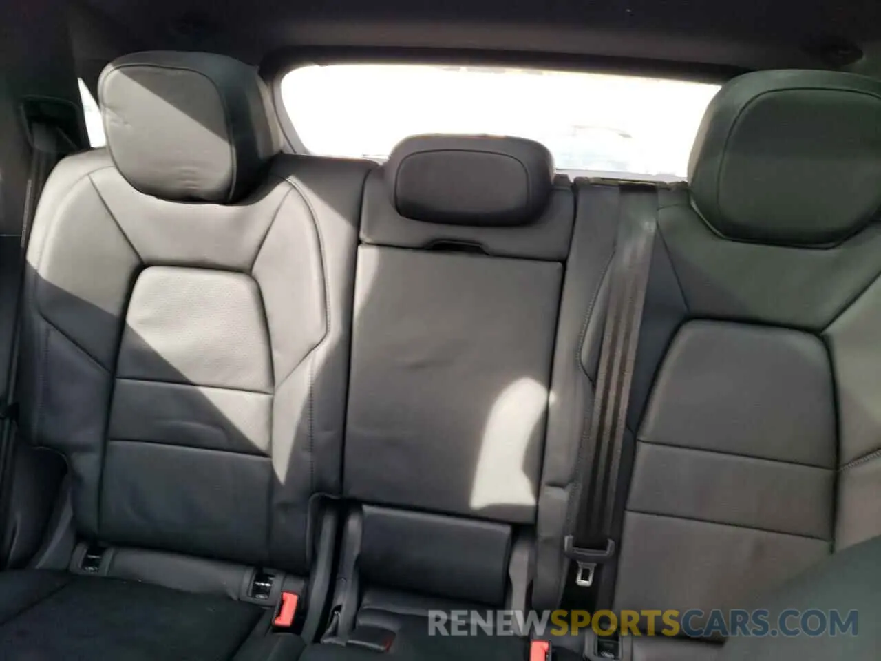 10 Photograph of a damaged car WP1AA2AY3KDA18083 PORSCHE CAYENNE 2019