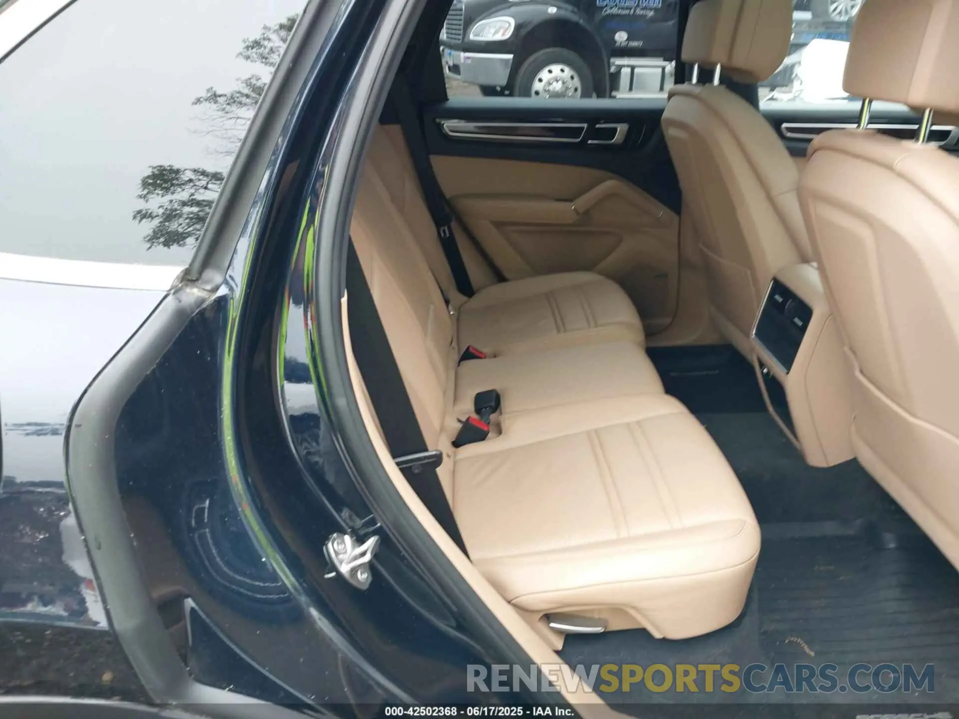8 Photograph of a damaged car WP1AA2AY5KDA17503 PORSCHE CAYENNE 2019
