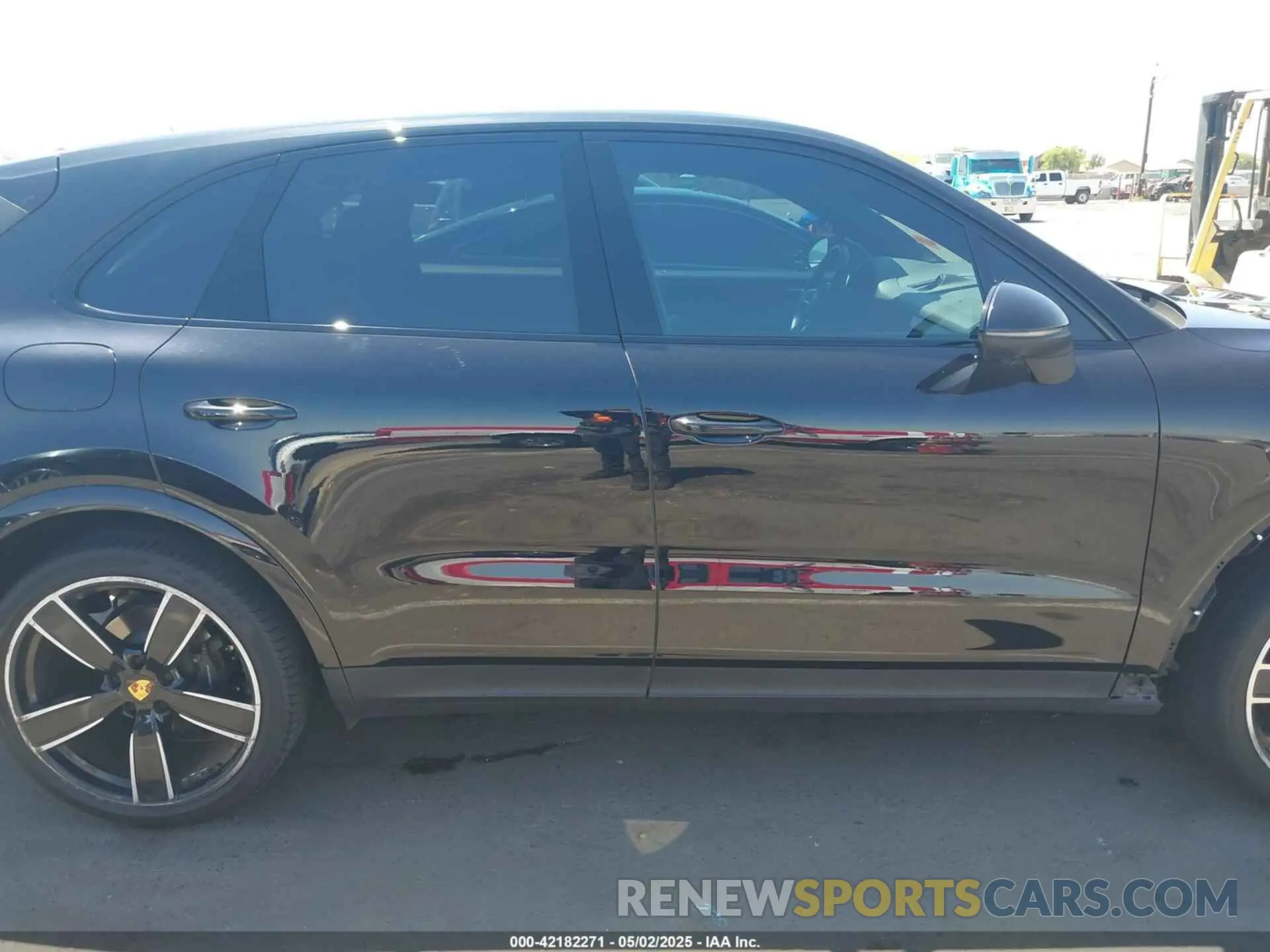 14 Photograph of a damaged car WP1AA2AY5KDA19056 PORSCHE CAYENNE 2019