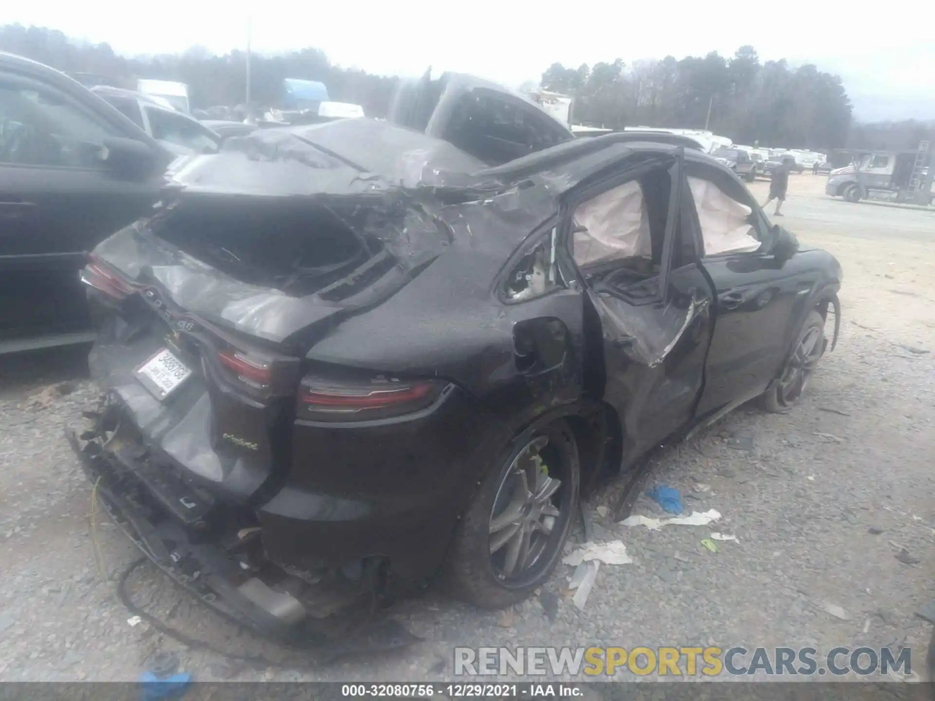 4 Photograph of a damaged car WP1AE2AY5KDA50196 PORSCHE CAYENNE 2019