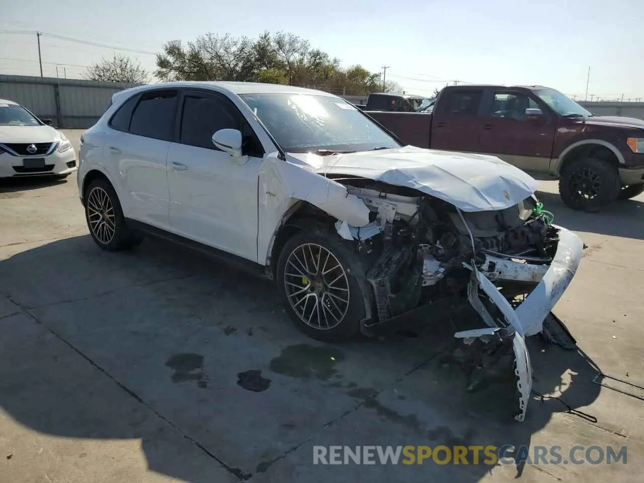 4 Photograph of a damaged car WP1AE2AY5KDA50280 PORSCHE CAYENNE 2019