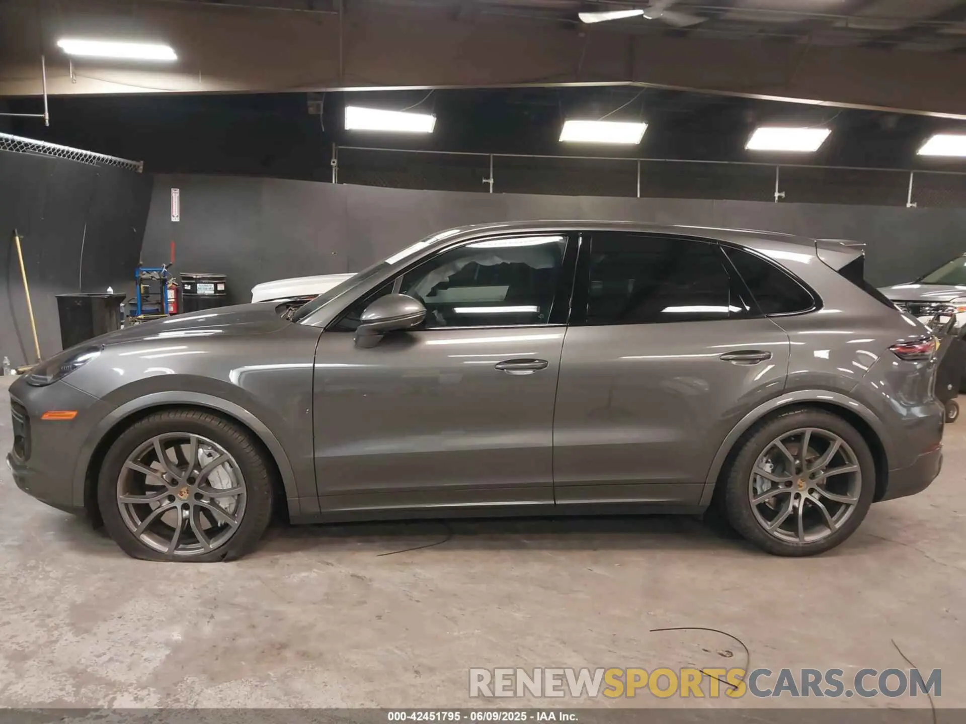 14 Photograph of a damaged car WP1AF2AY1KDA80762 PORSCHE CAYENNE 2019