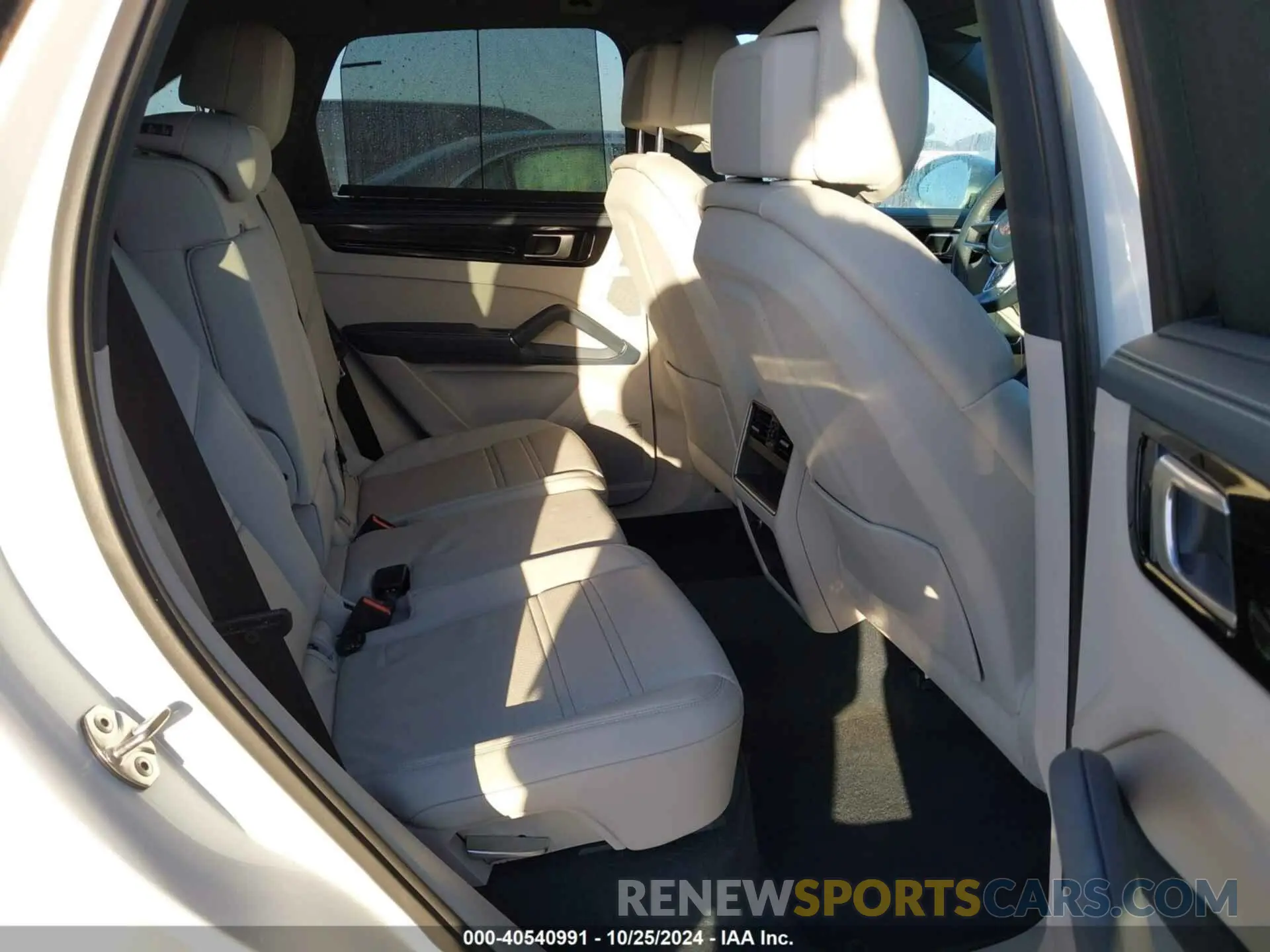 8 Photograph of a damaged car WP1AA2AY0LDA05096 PORSCHE CAYENNE 2020