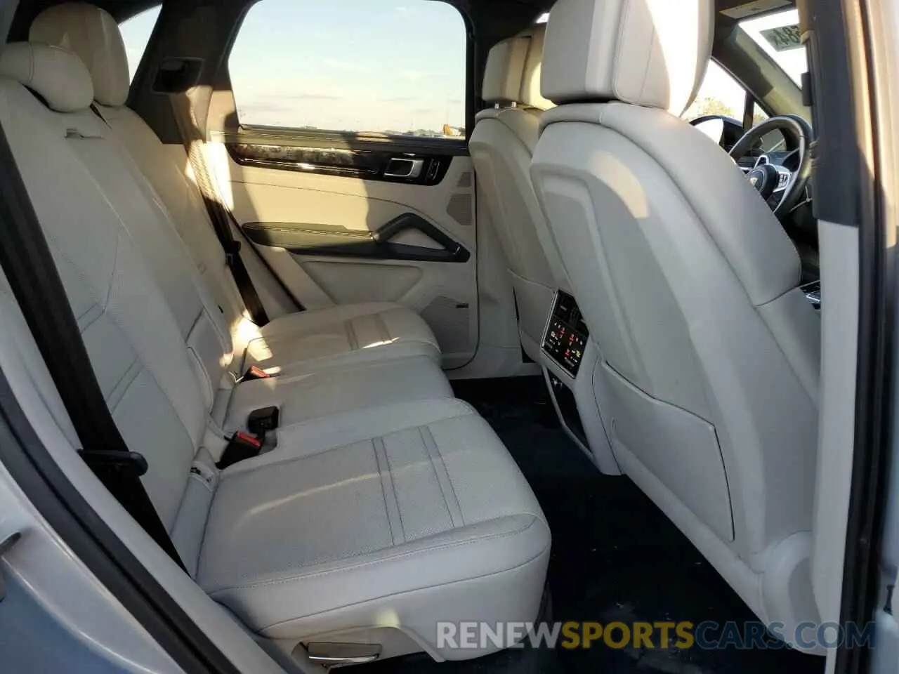 11 Photograph of a damaged car WP1AA2AY6LDA09900 PORSCHE CAYENNE 2020