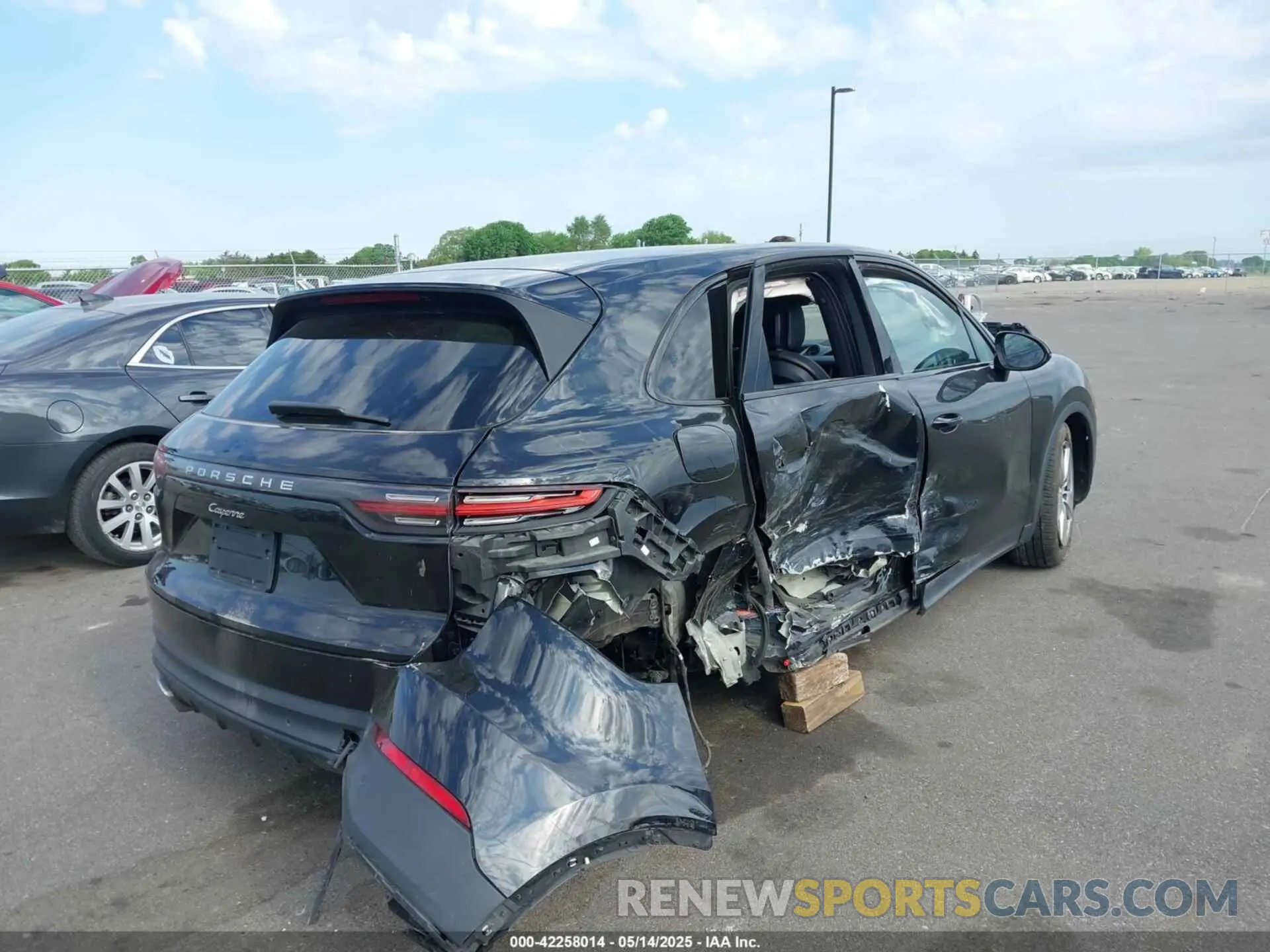 4 Photograph of a damaged car WP1AA2AY7LDA01031 PORSCHE CAYENNE 2020