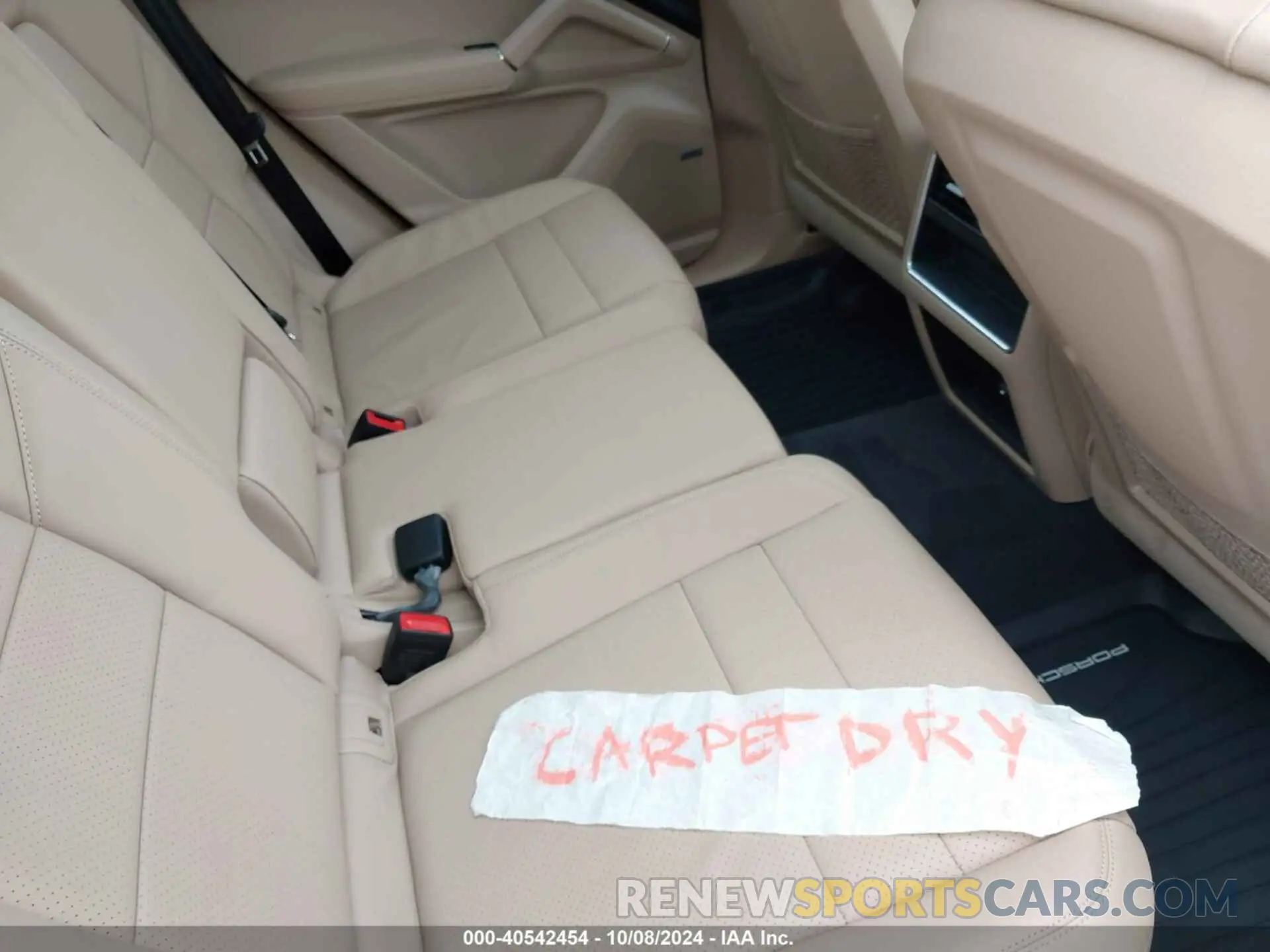 8 Photograph of a damaged car WP1AA2AY8LDA00891 PORSCHE CAYENNE 2020