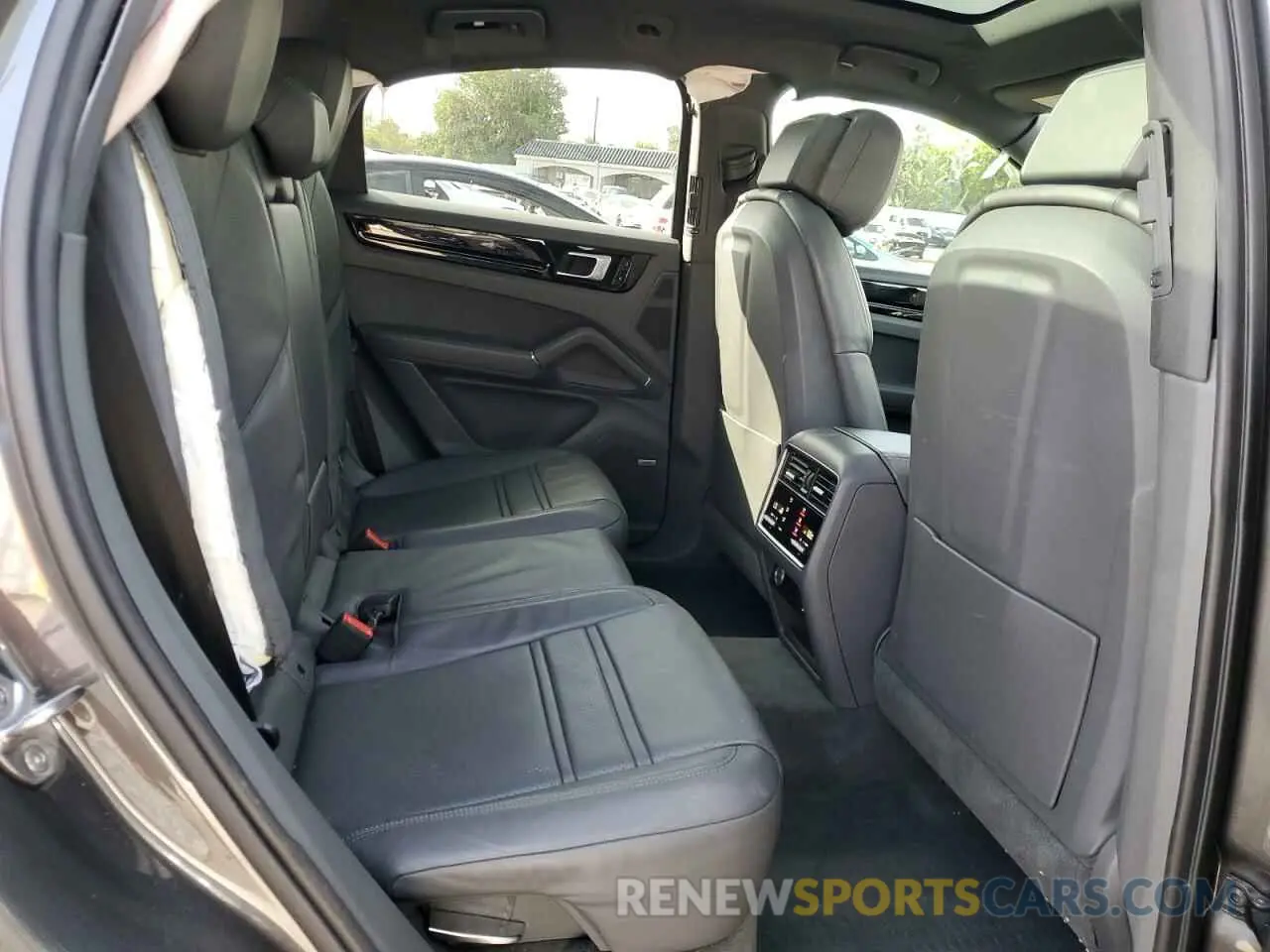 11 Photograph of a damaged car WP1BE2AY3LDA55144 PORSCHE CAYENNE 2020
