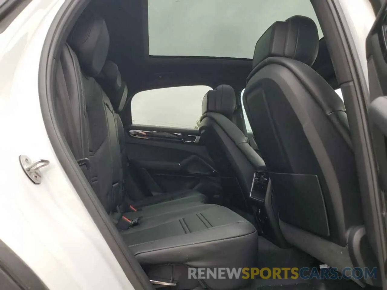 11 Photograph of a damaged car WP1BA2AY7MDA41566 PORSCHE CAYENNE 2021
