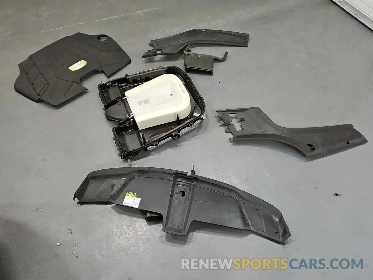 13 Photograph of a damaged car WP1AE2AYXNDA26643 PORSCHE CAYENNE 2022