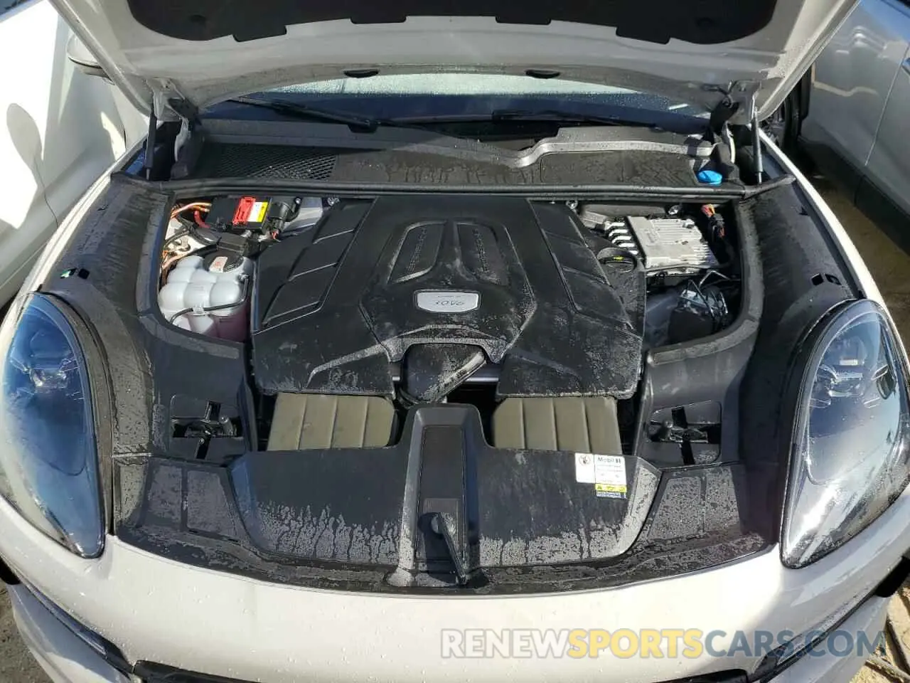11 Photograph of a damaged car WP1BA2AYXNDA49033 PORSCHE CAYENNE 2022