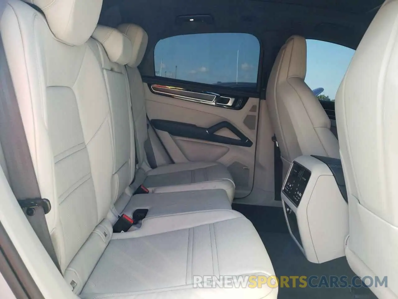 10 Photograph of a damaged car WP1BG2AY4NDA56056 PORSCHE CAYENNE 2022
