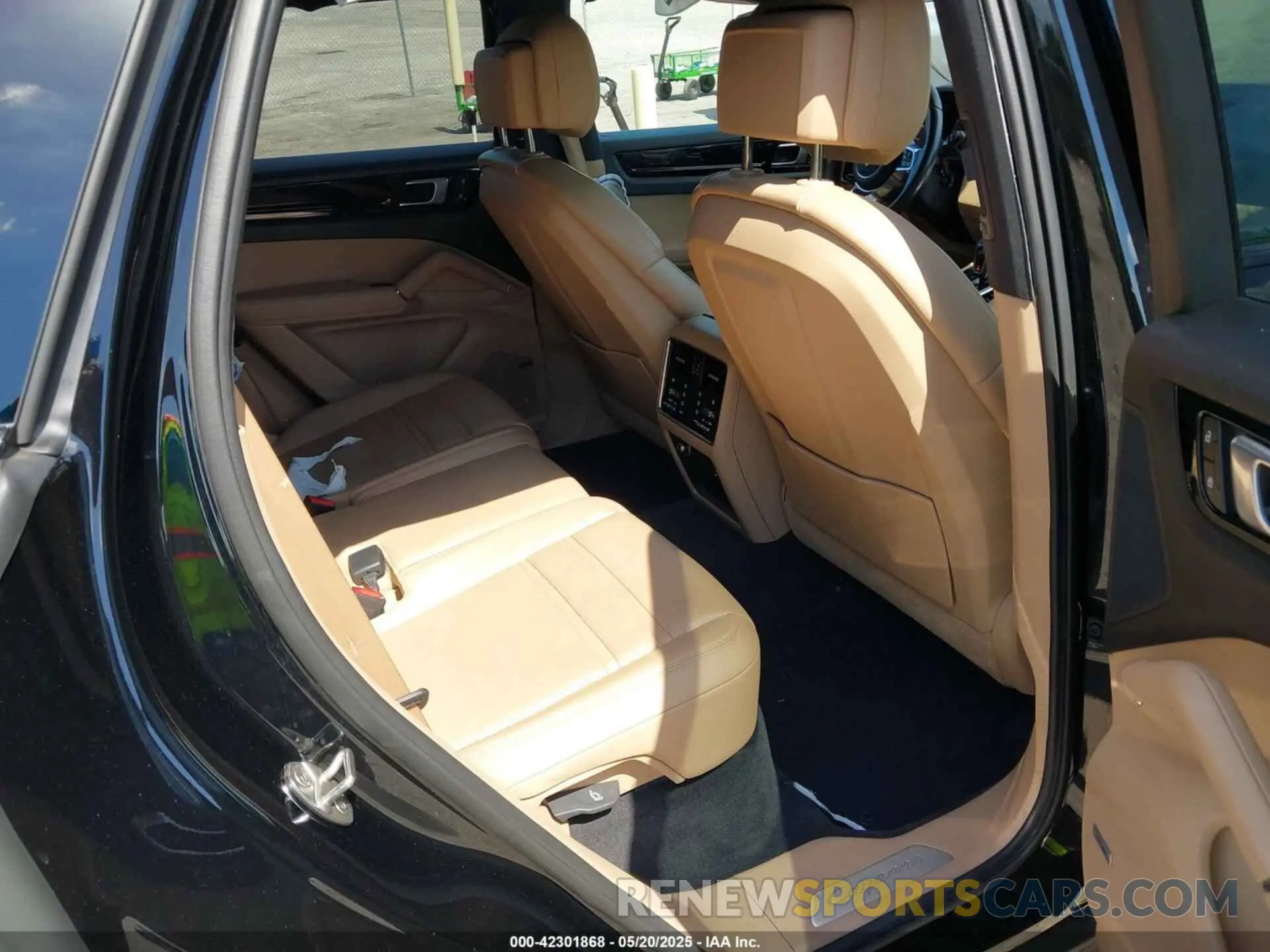 8 Photograph of a damaged car WP1AA2AYXPDA01076 PORSCHE CAYENNE 2023