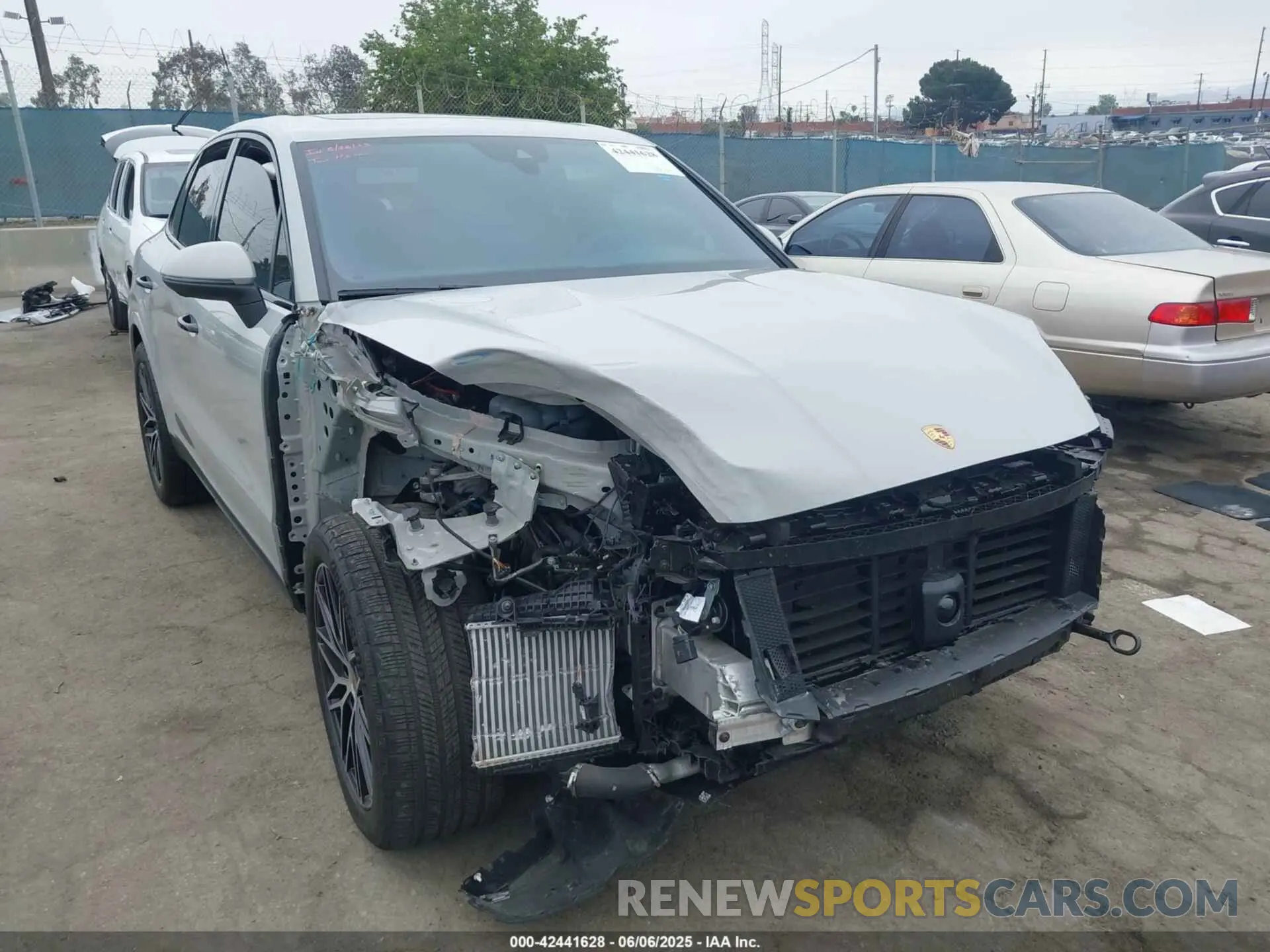 1 Photograph of a damaged car WP1AA2AY0RDA14504 PORSCHE CAYENNE 2024