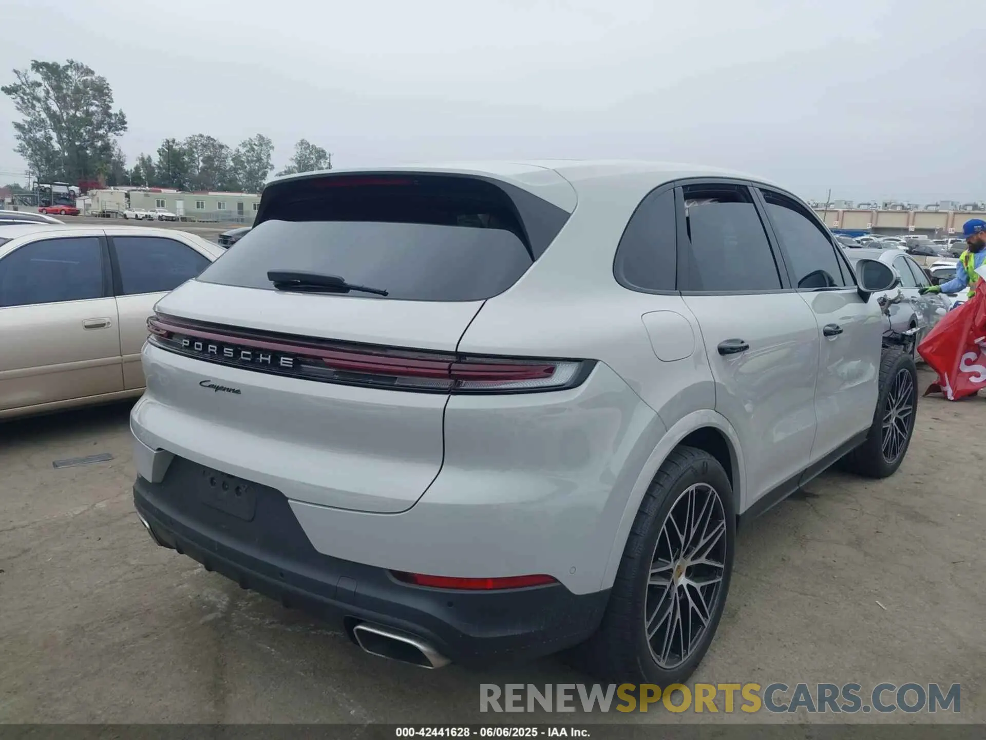4 Photograph of a damaged car WP1AA2AY0RDA14504 PORSCHE CAYENNE 2024