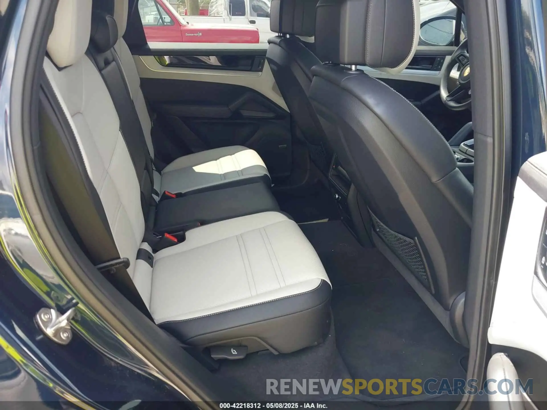 8 Photograph of a damaged car WP1AA2AY2RDA02192 PORSCHE CAYENNE 2024