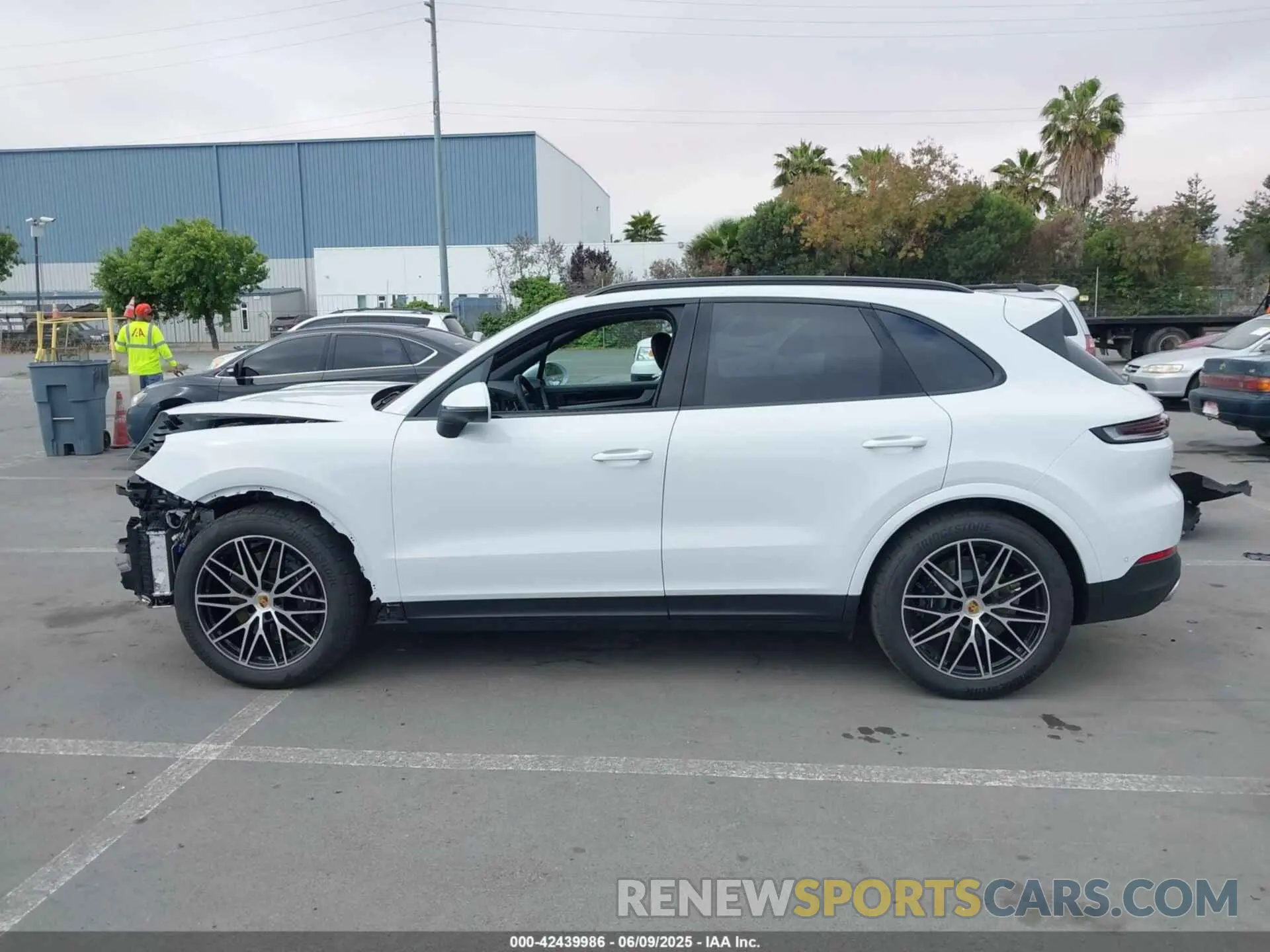 15 Photograph of a damaged car WP1AA2AY6RDA14314 PORSCHE CAYENNE 2024