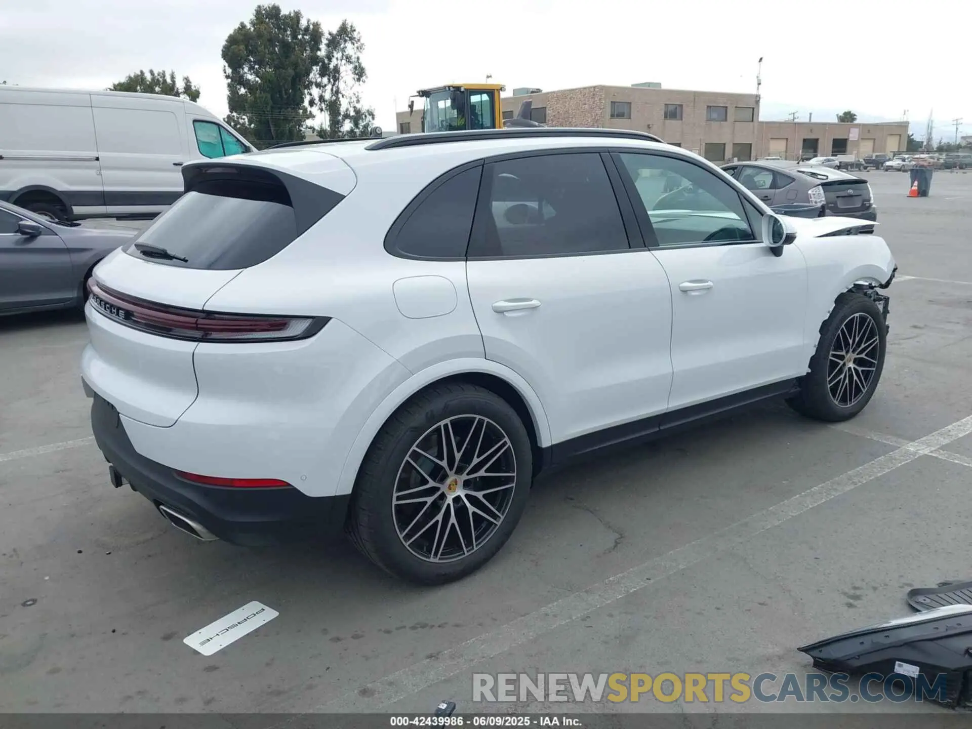 4 Photograph of a damaged car WP1AA2AY6RDA14314 PORSCHE CAYENNE 2024