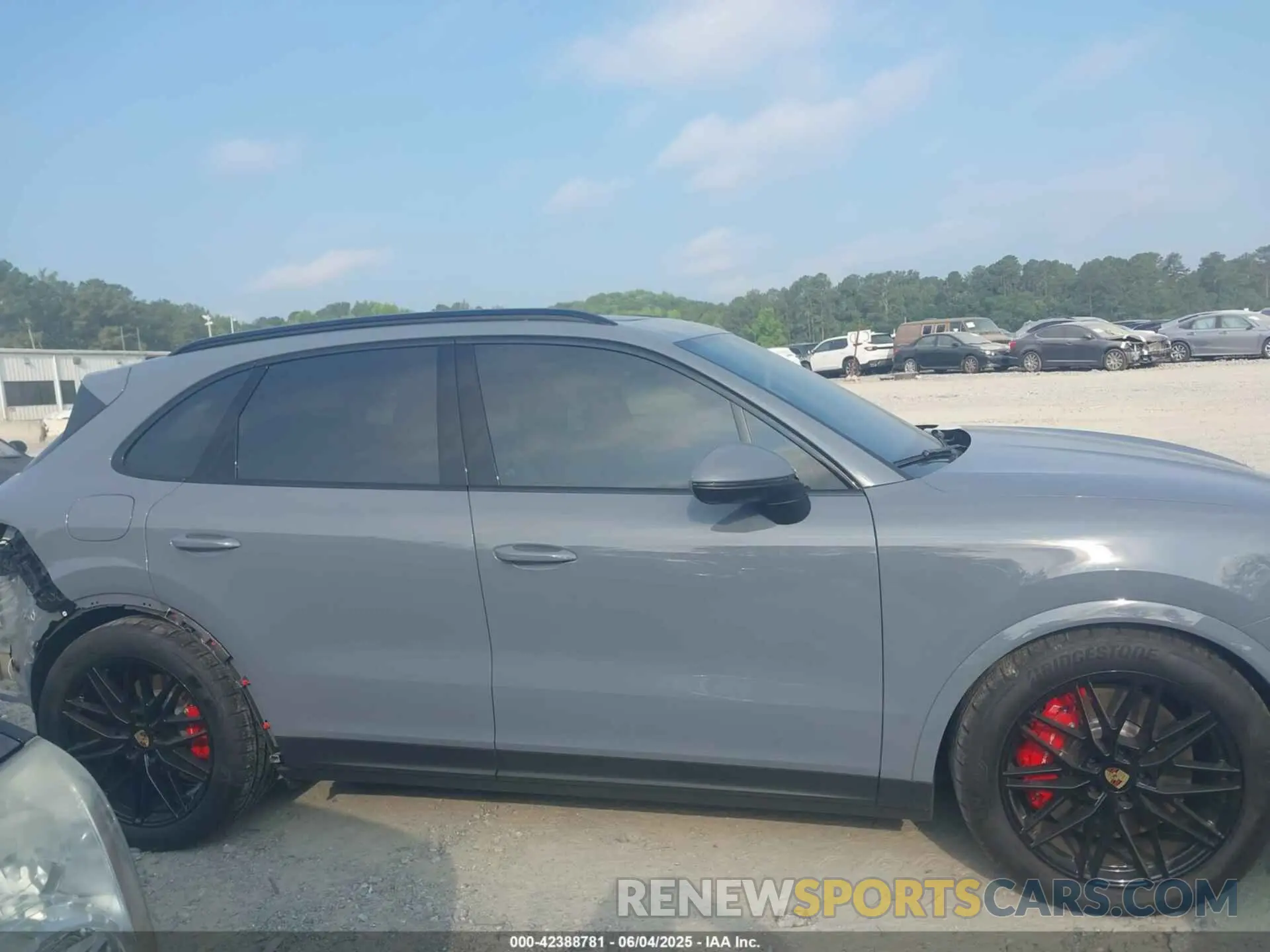14 Photograph of a damaged car WP1AL2AY0RDA32737 PORSCHE CAYENNE 2024