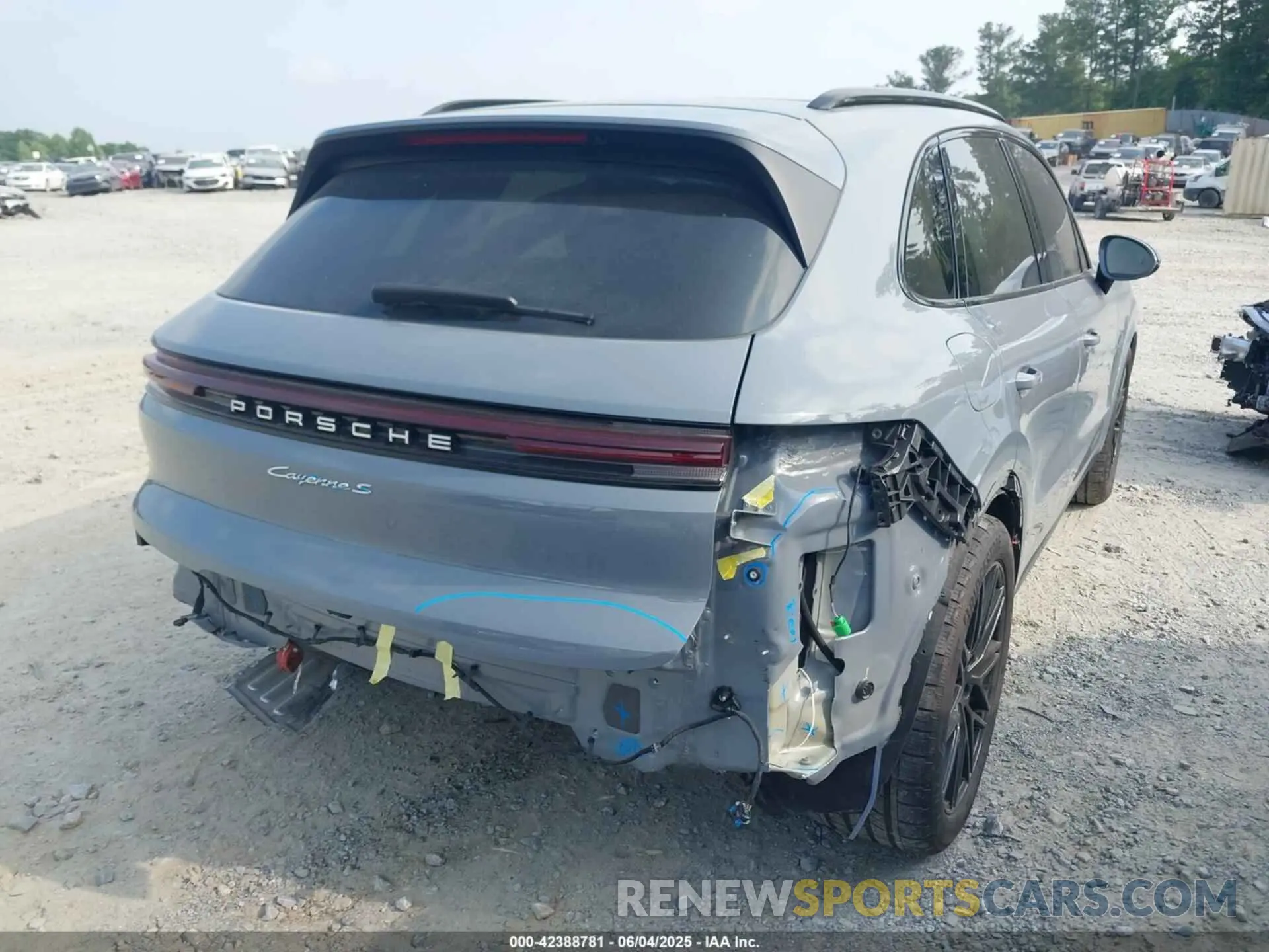 4 Photograph of a damaged car WP1AL2AY0RDA32737 PORSCHE CAYENNE 2024