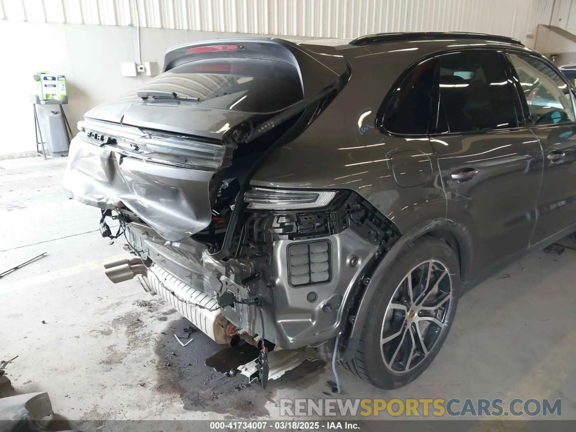 18 Photograph of a damaged car WP1AL2AY1RDA34013 PORSCHE CAYENNE 2024