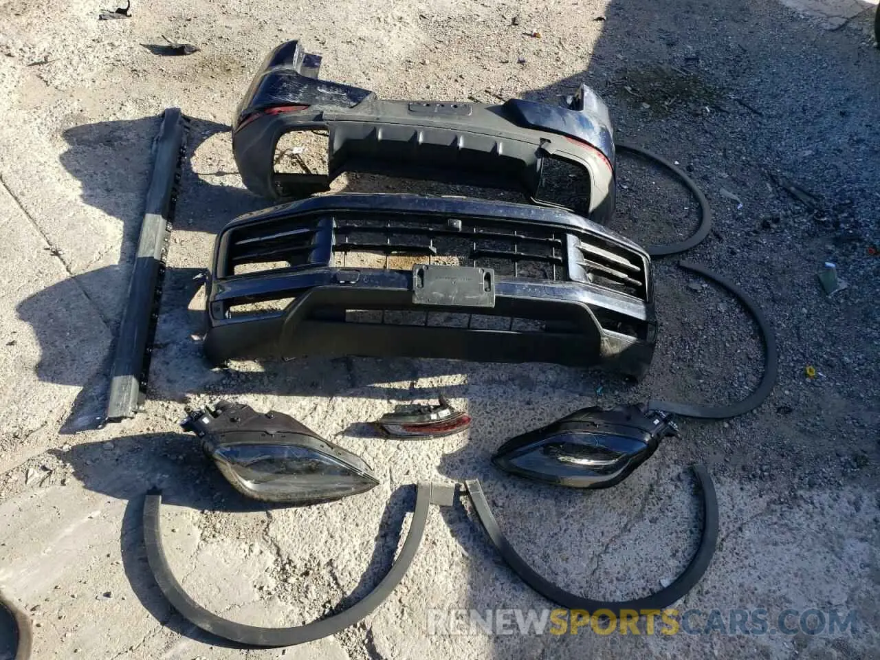 13 Photograph of a damaged car WP1AN2AY9RDA40412 PORSCHE CAYENNE 2024