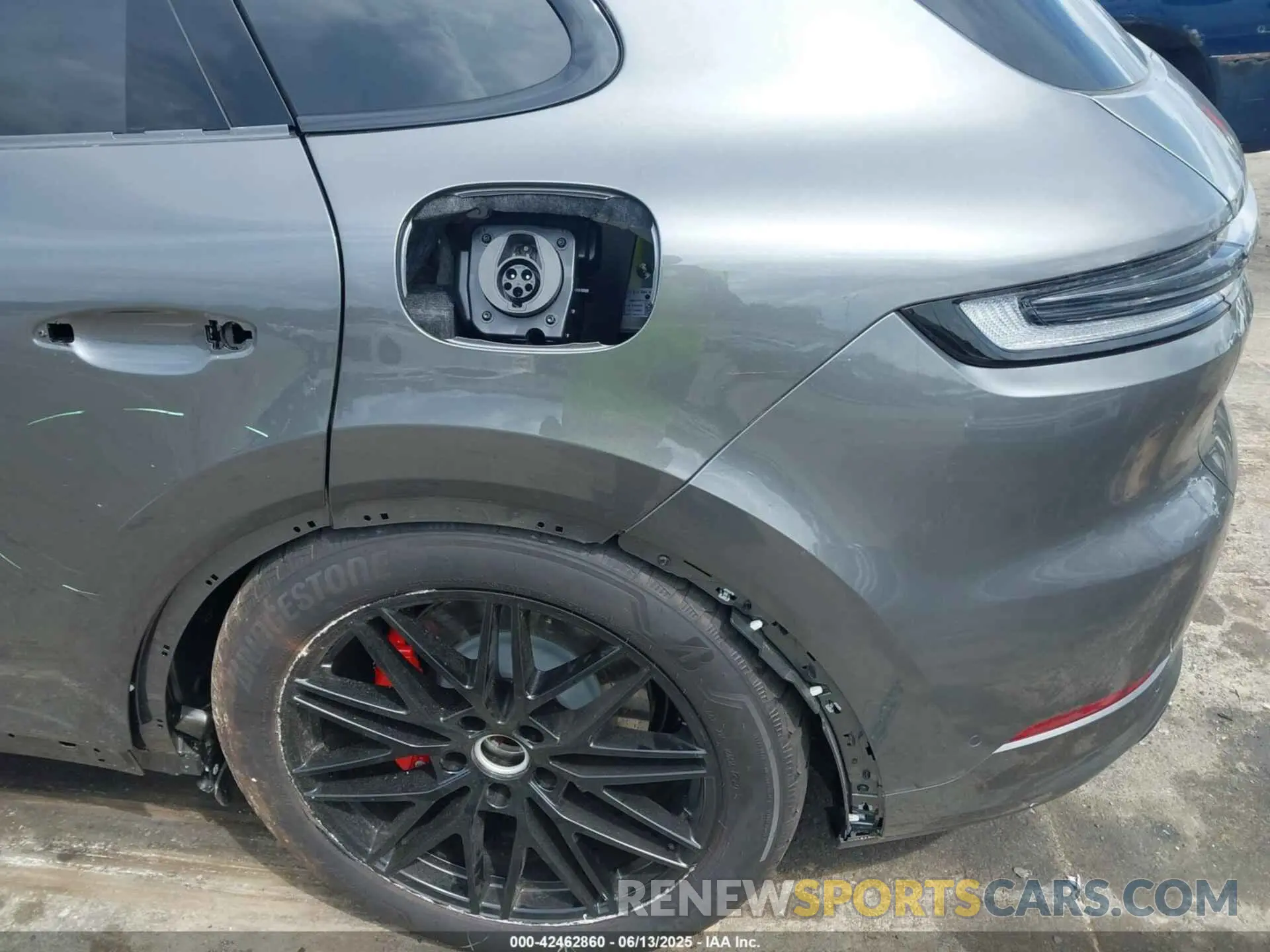 19 Photograph of a damaged car WP1AM2AY7SDA27408 PORSCHE CAYENNE 2025