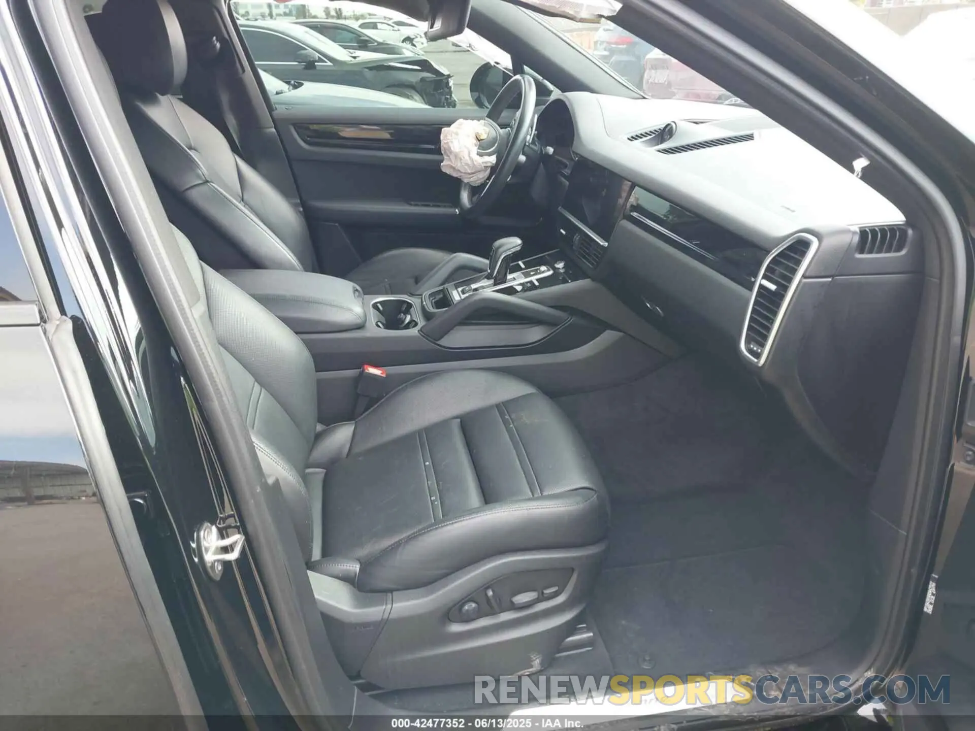 5 Photograph of a damaged car WP1BA2AY4NDA47522 PORSCHE CAYENNE COUPE 2022