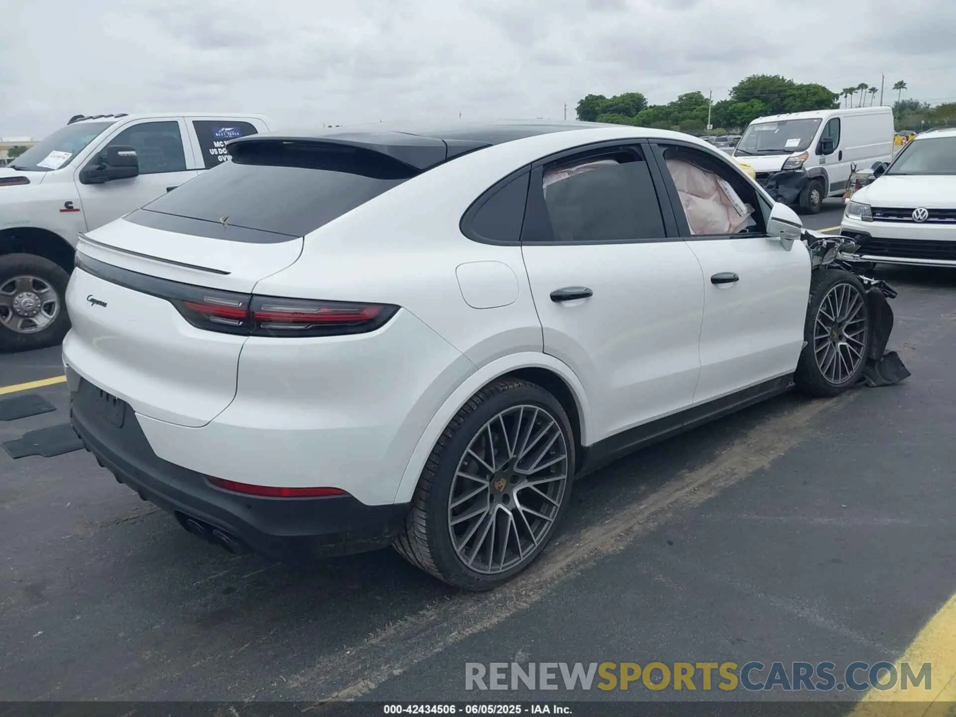 4 Photograph of a damaged car WP1BA2AY2PDA26896 PORSCHE CAYENNE COUPE 2023