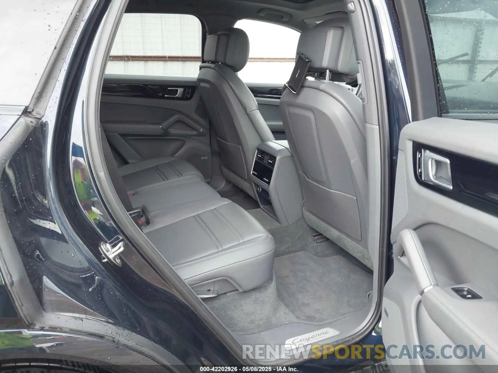 8 Photograph of a damaged car WP1AE2AY8KDA51844 PORSCHE CAYENNE E-HYBRID 2019