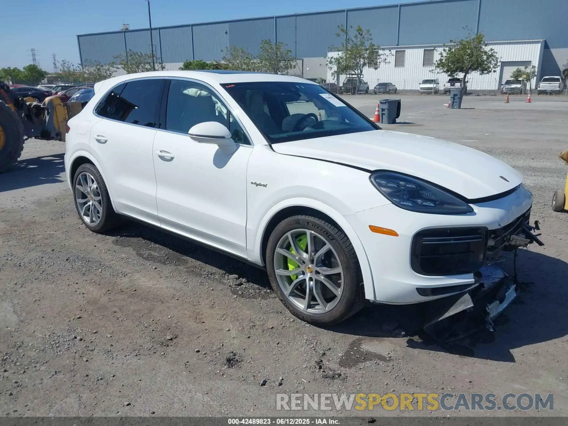 1 Photograph of a damaged car WP1AH2AY3LDA44115 PORSCHE CAYENNE E-HYBRID 2020
