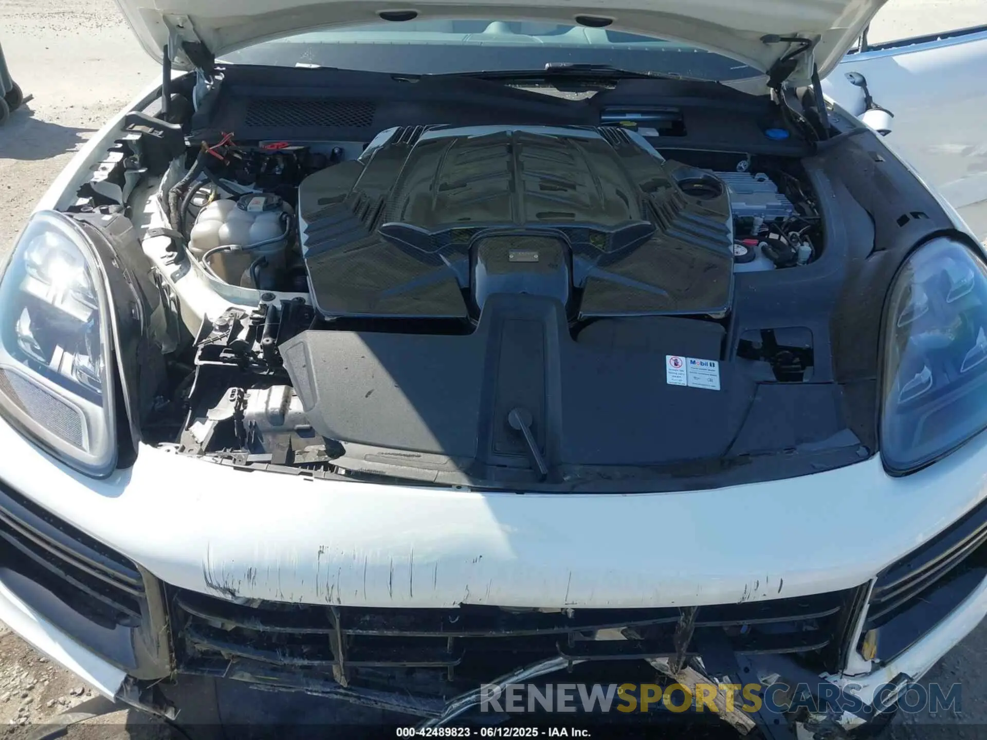 10 Photograph of a damaged car WP1AH2AY3LDA44115 PORSCHE CAYENNE E-HYBRID 2020