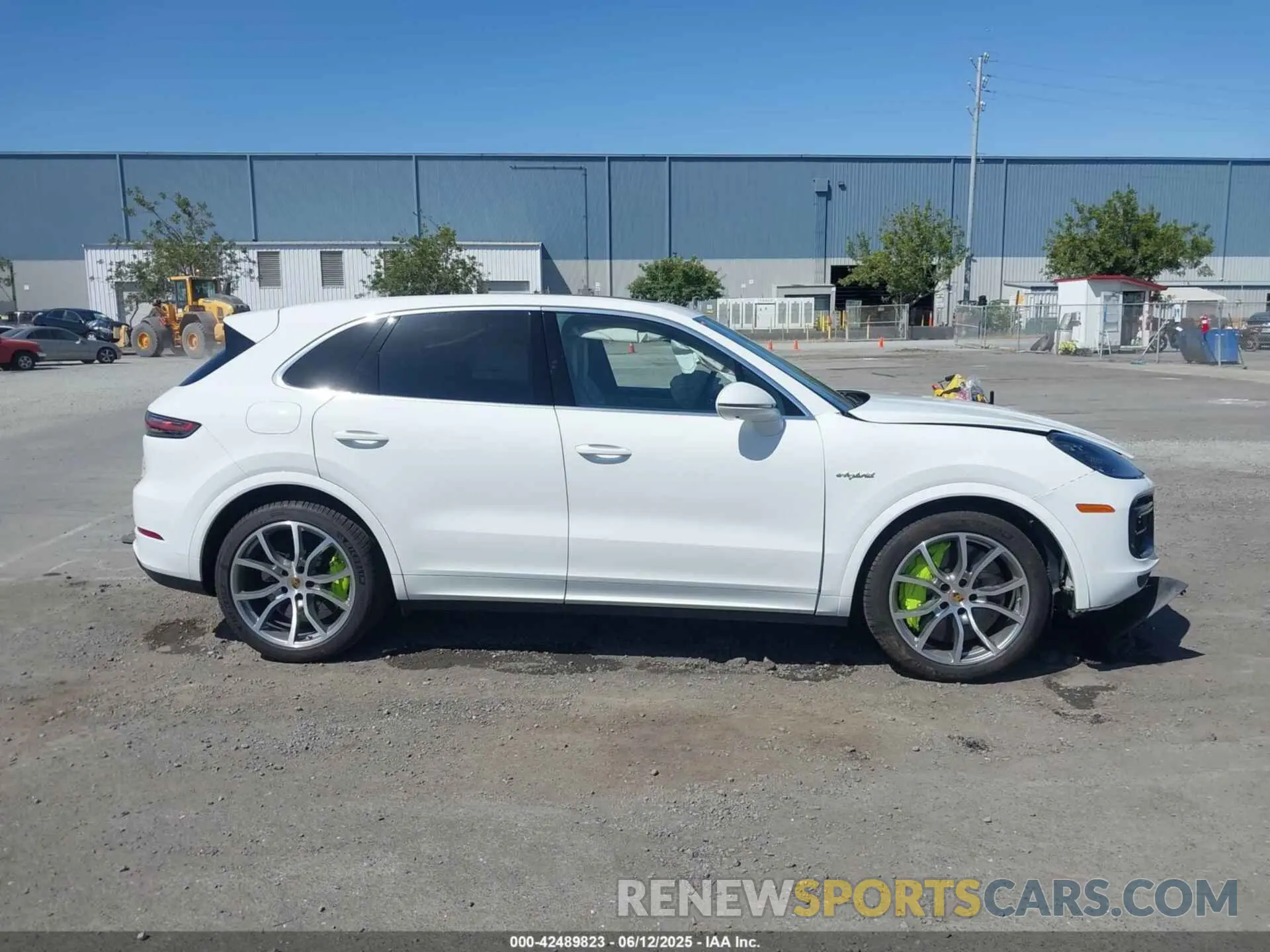 13 Photograph of a damaged car WP1AH2AY3LDA44115 PORSCHE CAYENNE E-HYBRID 2020