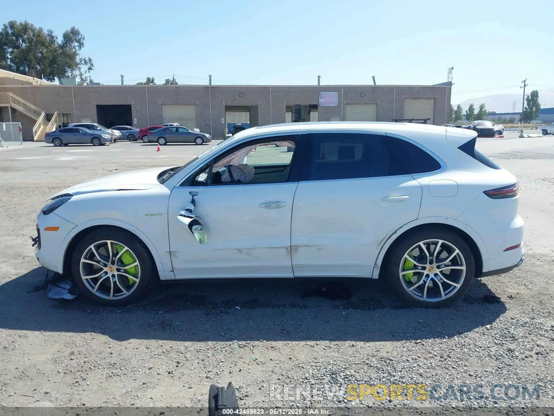 14 Photograph of a damaged car WP1AH2AY3LDA44115 PORSCHE CAYENNE E-HYBRID 2020