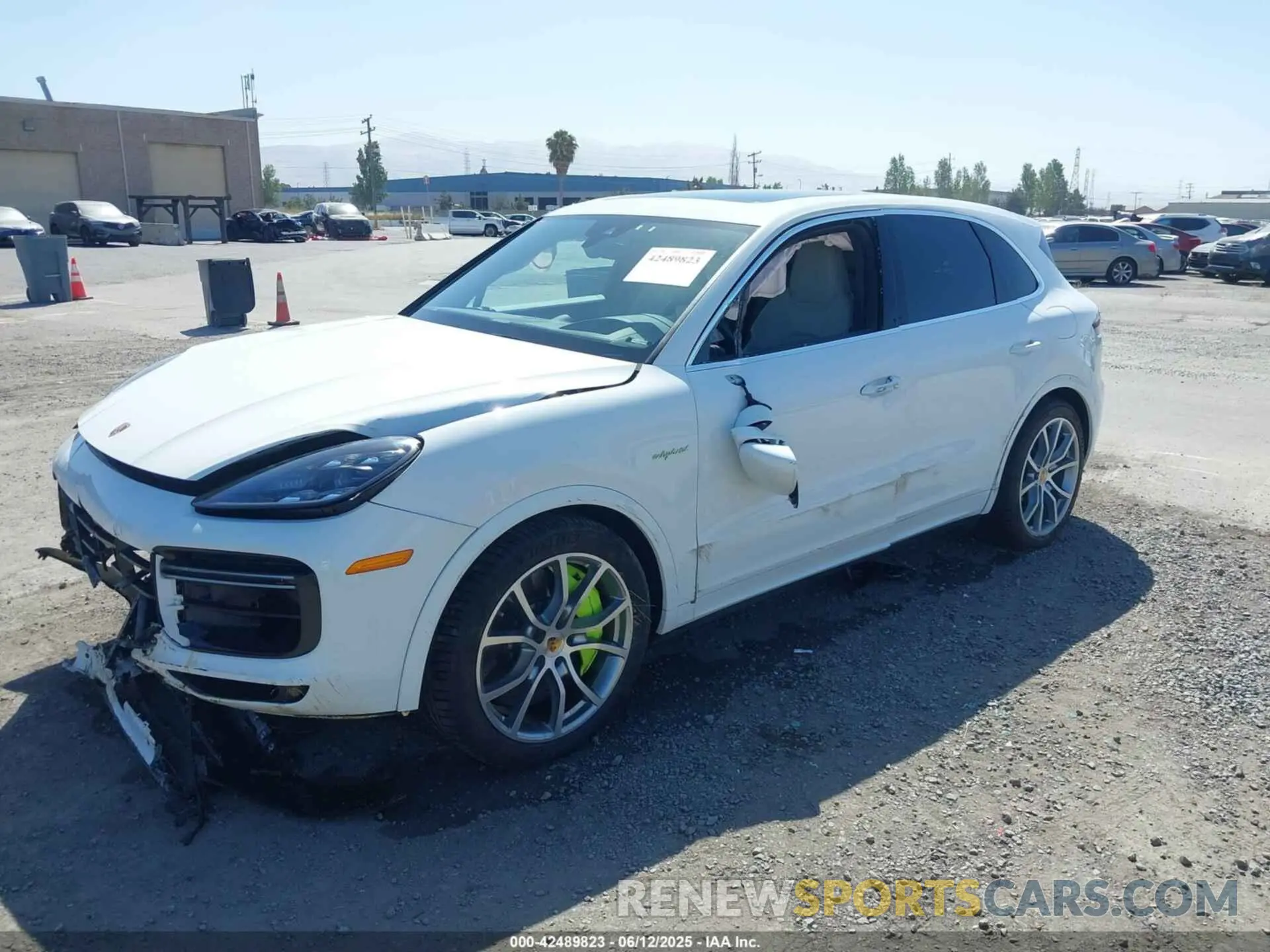 2 Photograph of a damaged car WP1AH2AY3LDA44115 PORSCHE CAYENNE E-HYBRID 2020