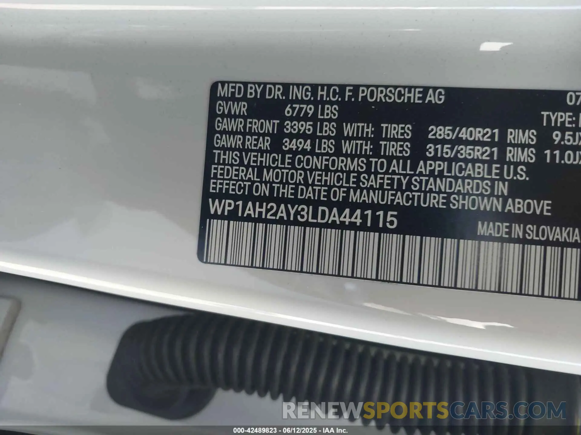 9 Photograph of a damaged car WP1AH2AY3LDA44115 PORSCHE CAYENNE E-HYBRID 2020