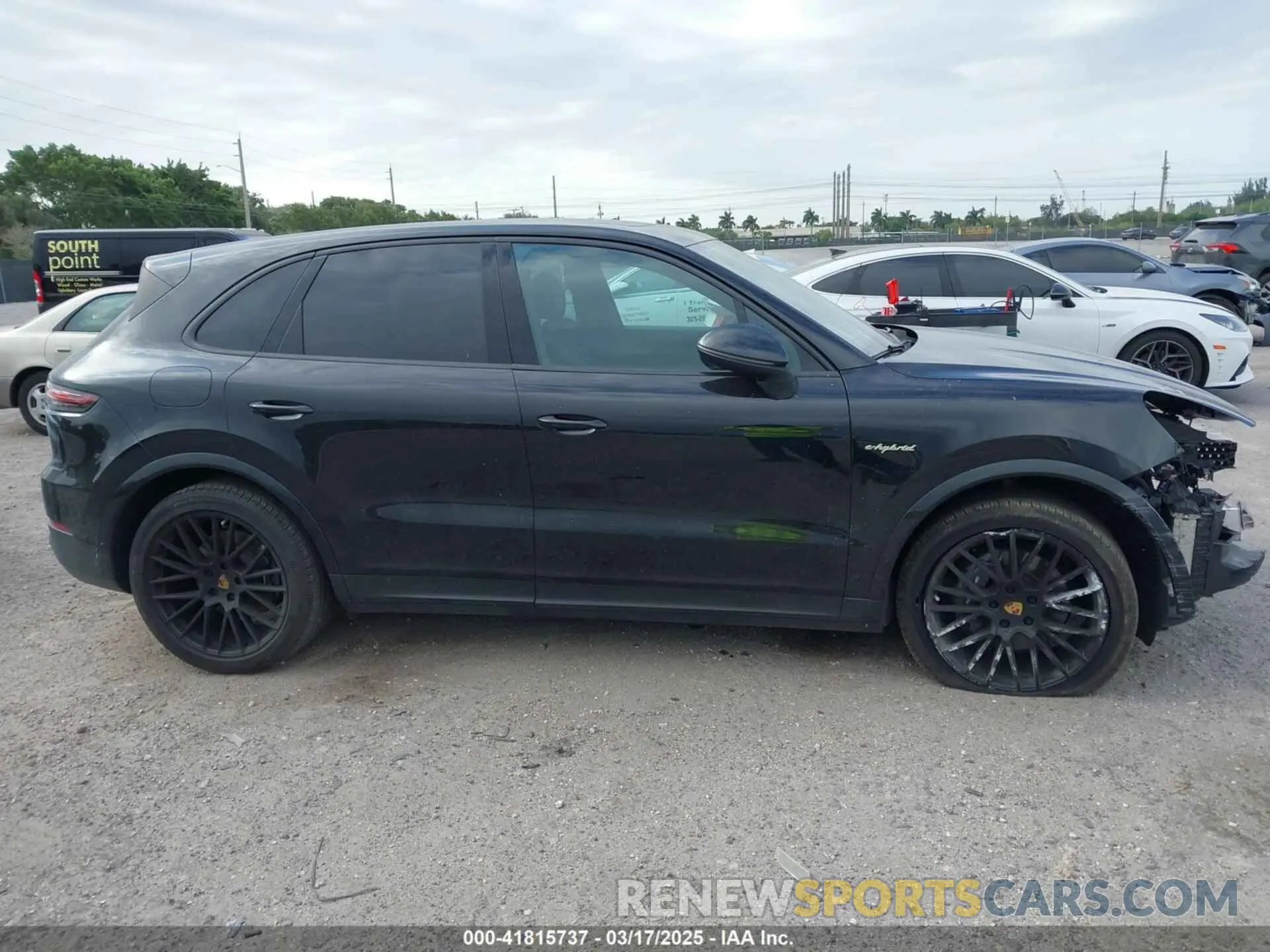14 Photograph of a damaged car WP1AE2AYXMDA24566 PORSCHE CAYENNE E-HYBRID 2021