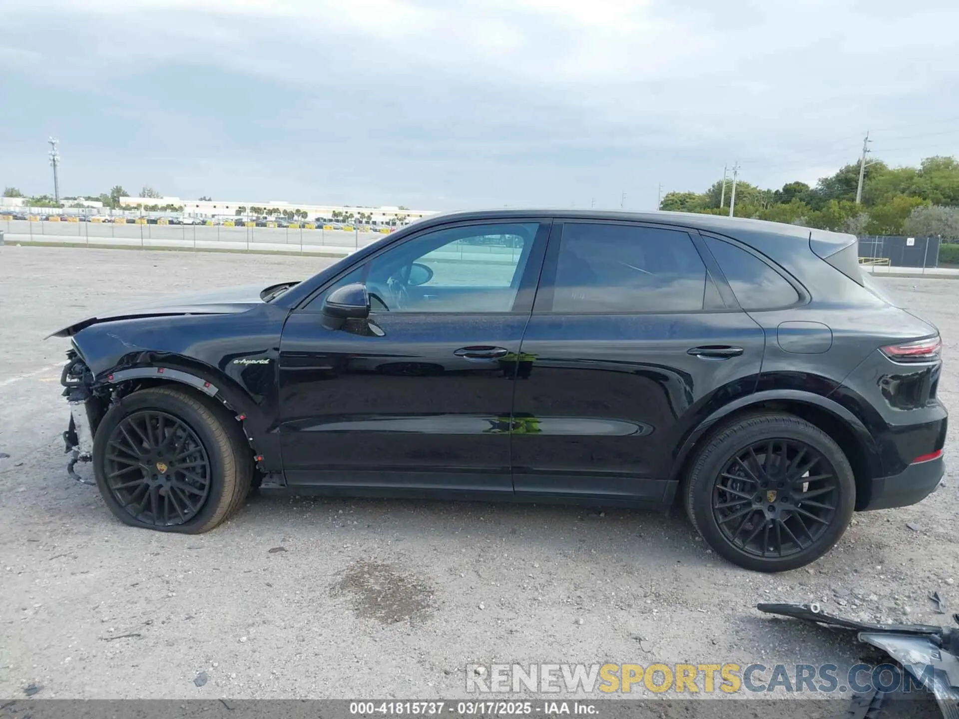 15 Photograph of a damaged car WP1AE2AYXMDA24566 PORSCHE CAYENNE E-HYBRID 2021