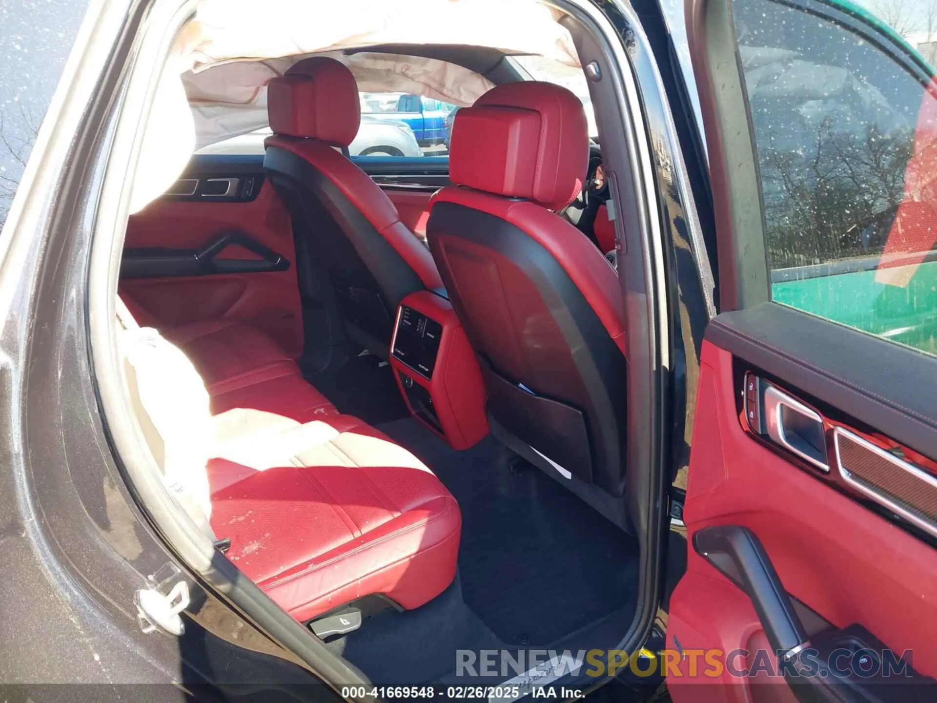 8 Photograph of a damaged car WP1AE2AY7NDA26826 PORSCHE CAYENNE E-HYBRID 2022