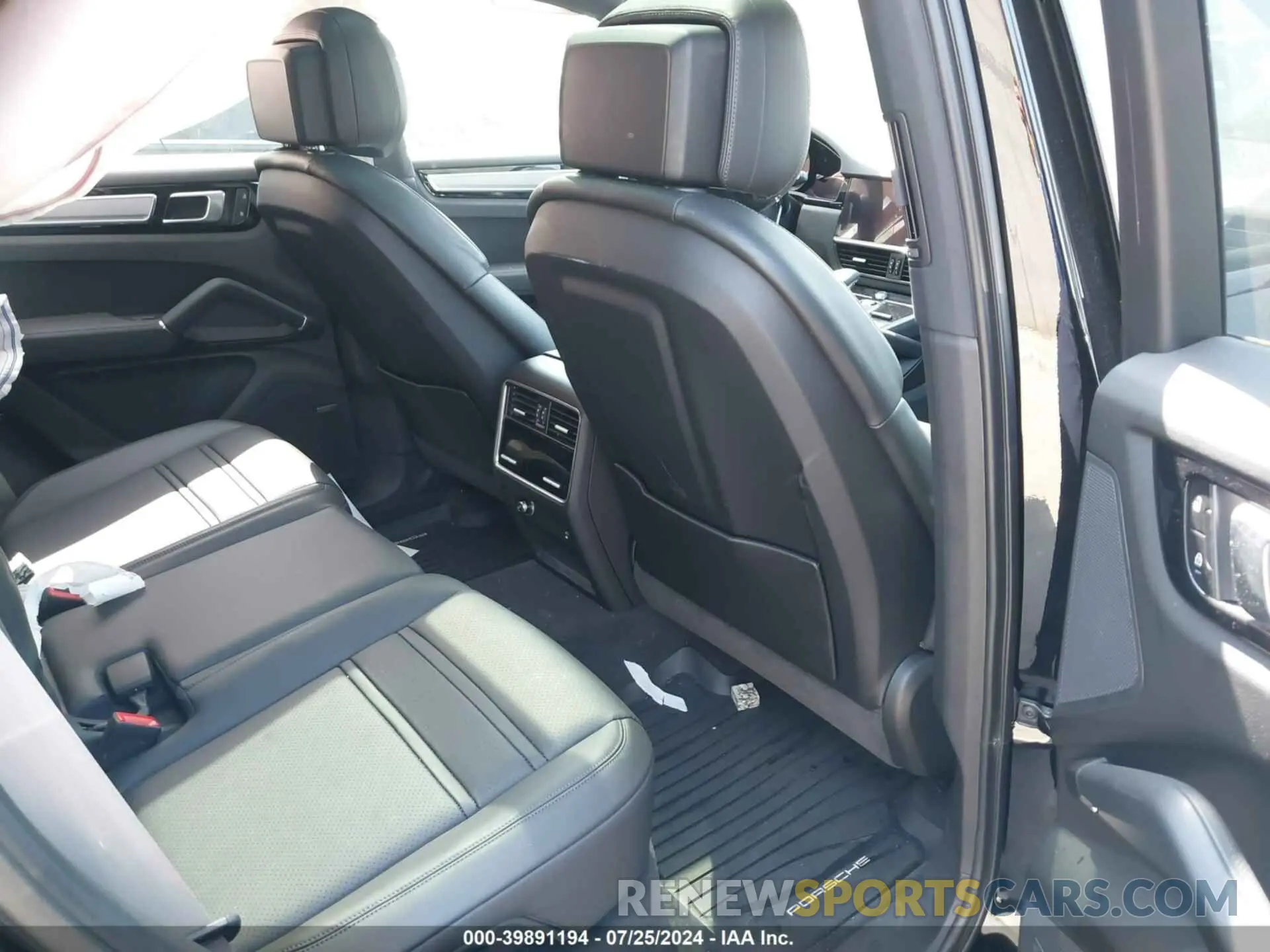 8 Photograph of a damaged car WP1AE2AY1PDA12570 PORSCHE CAYENNE E-HYBRID 2023