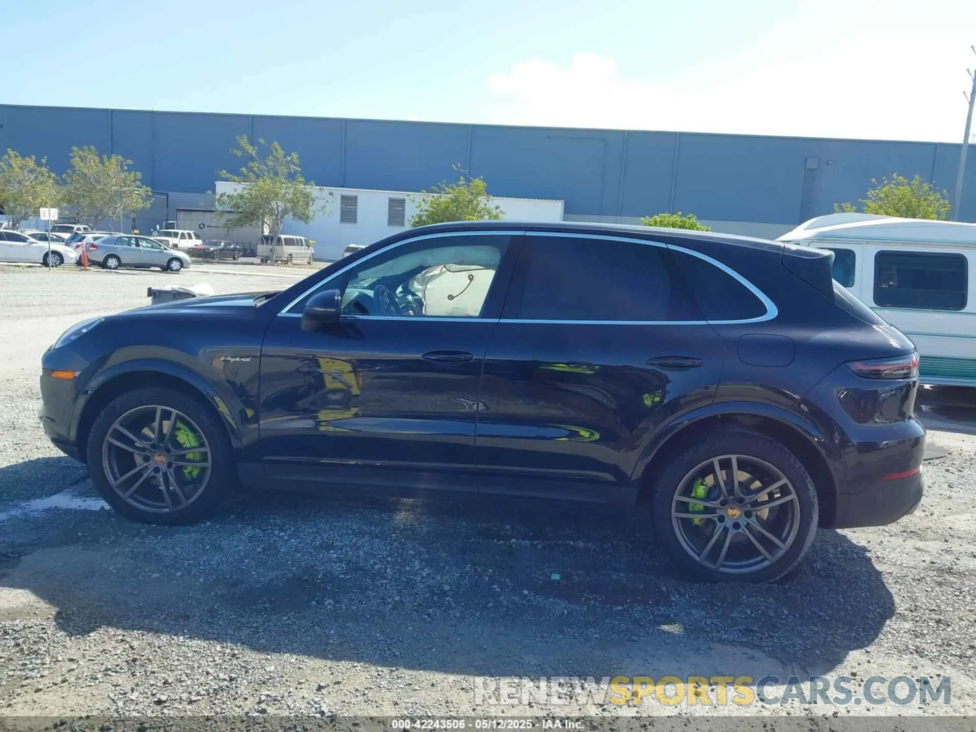 14 Photograph of a damaged car WP1AE2AY9PDA12252 PORSCHE CAYENNE E-HYBRID 2023