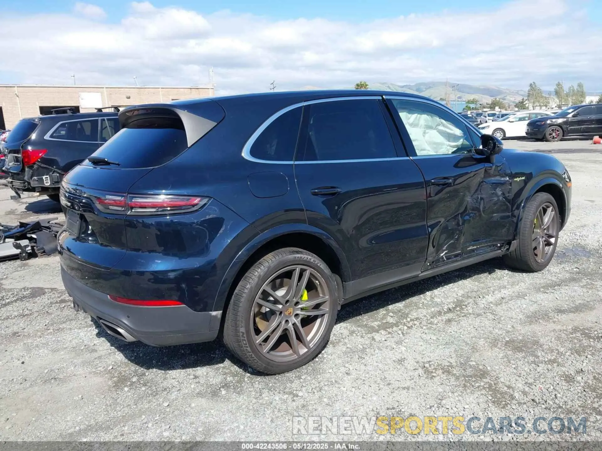 4 Photograph of a damaged car WP1AE2AY9PDA12252 PORSCHE CAYENNE E-HYBRID 2023